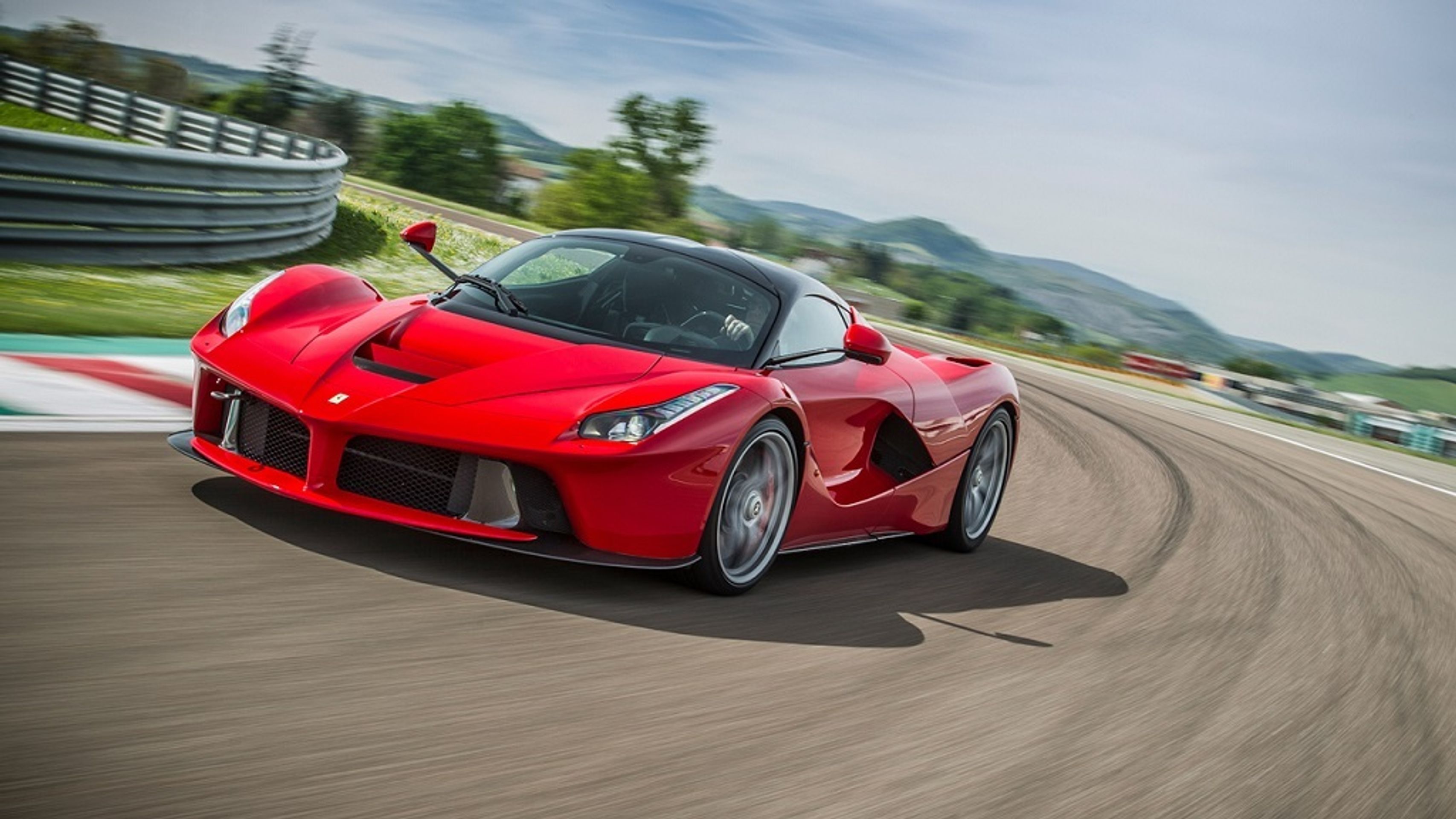 LaFerrari - 11 - GALERIE: LaFerrari přispěje na zemětřesení v Itálii (6/8)