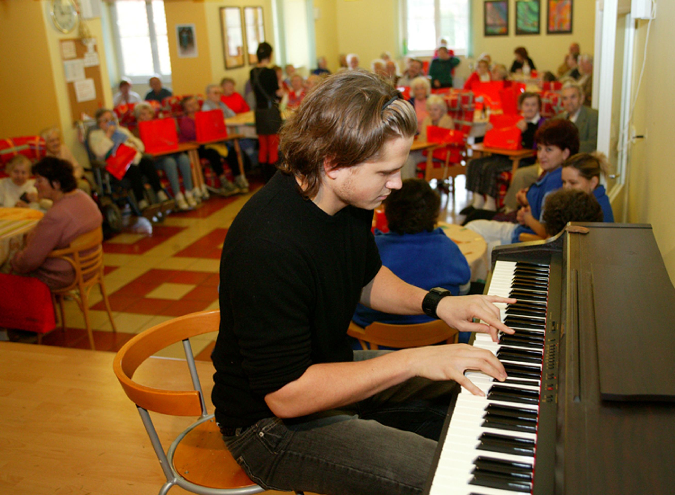 Ondřej Brzobohatý se chopil piána - Maurerová a Brzobohatý nadělovali (5/6)