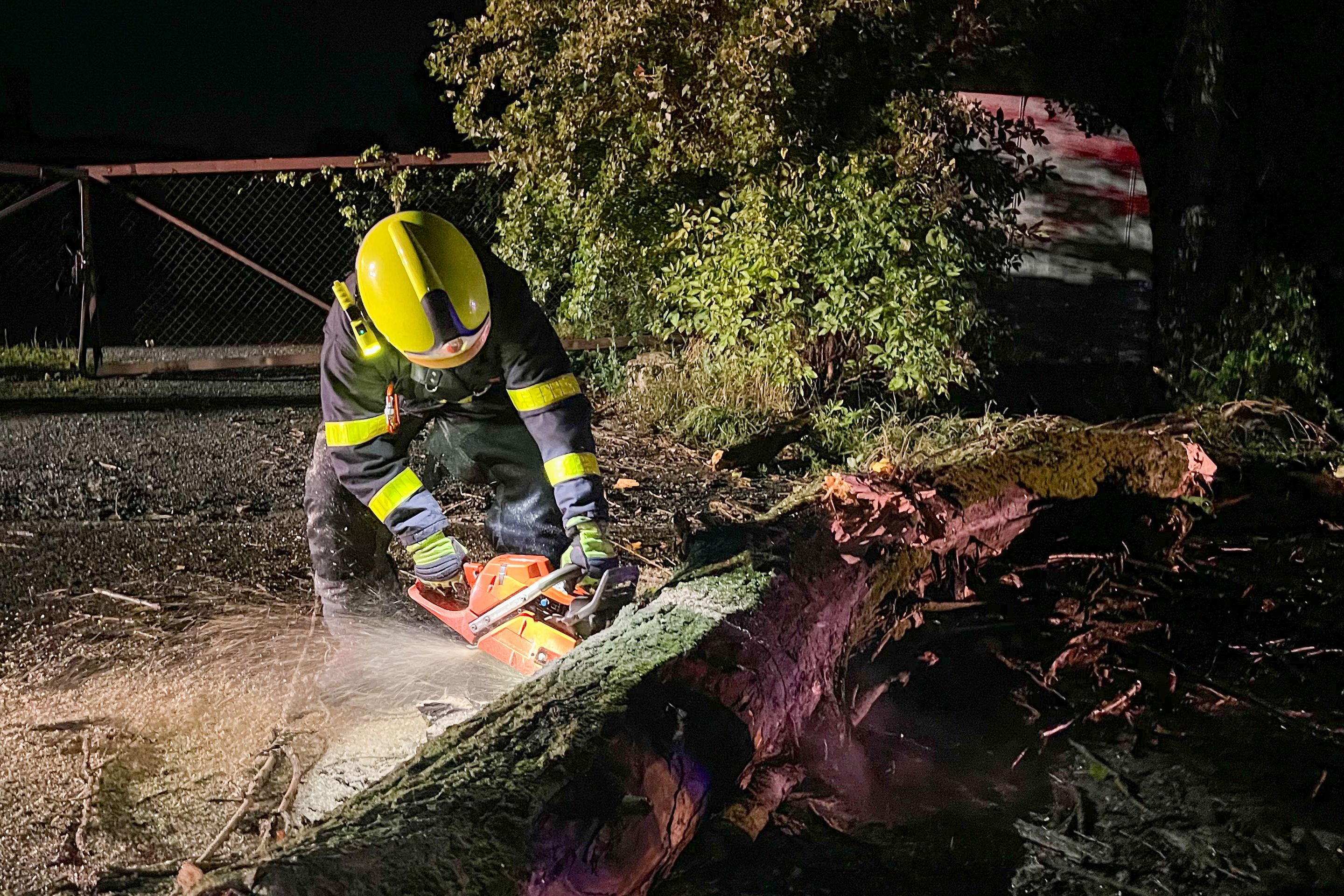 Zásahy moravskoslezských hasičů při bouřkách - Zásahy moravskoslezských hasičů při bouřkách (11/15)