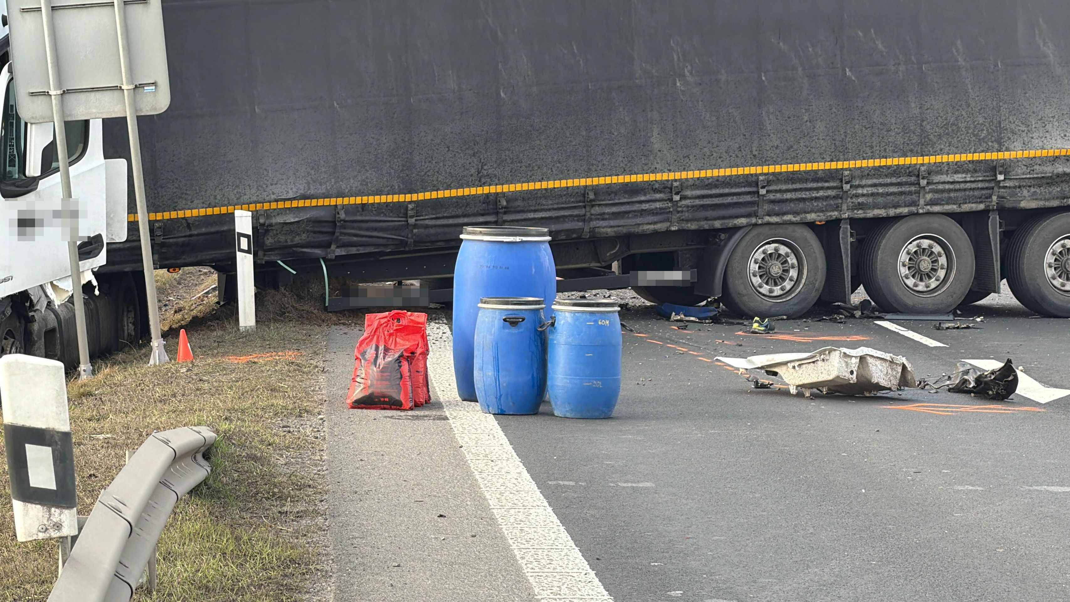 Smrtelná dopravní nehoda u obce Uhy - Smrtelná dopravní nehoda u obce Uhy (2/12)