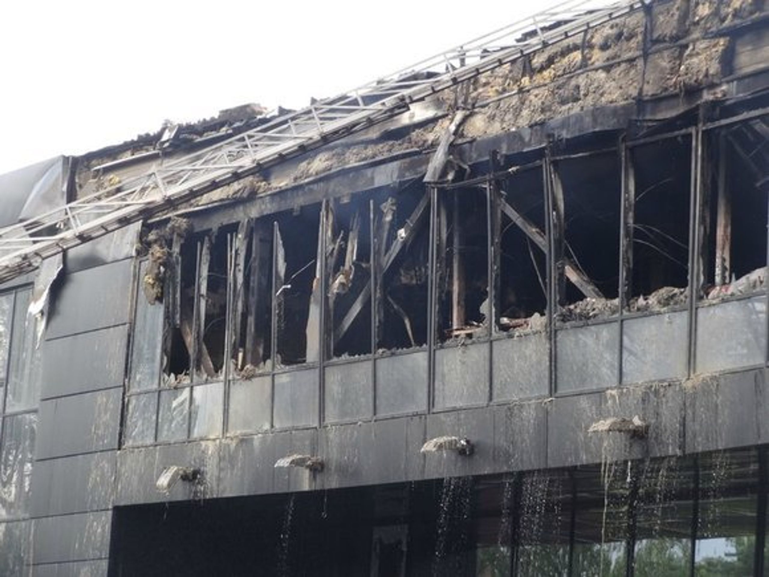 Požár hokejové haly v Doněcku - 1 - GALERIE: Požár hokejové haly v Doněcku (1/6)
