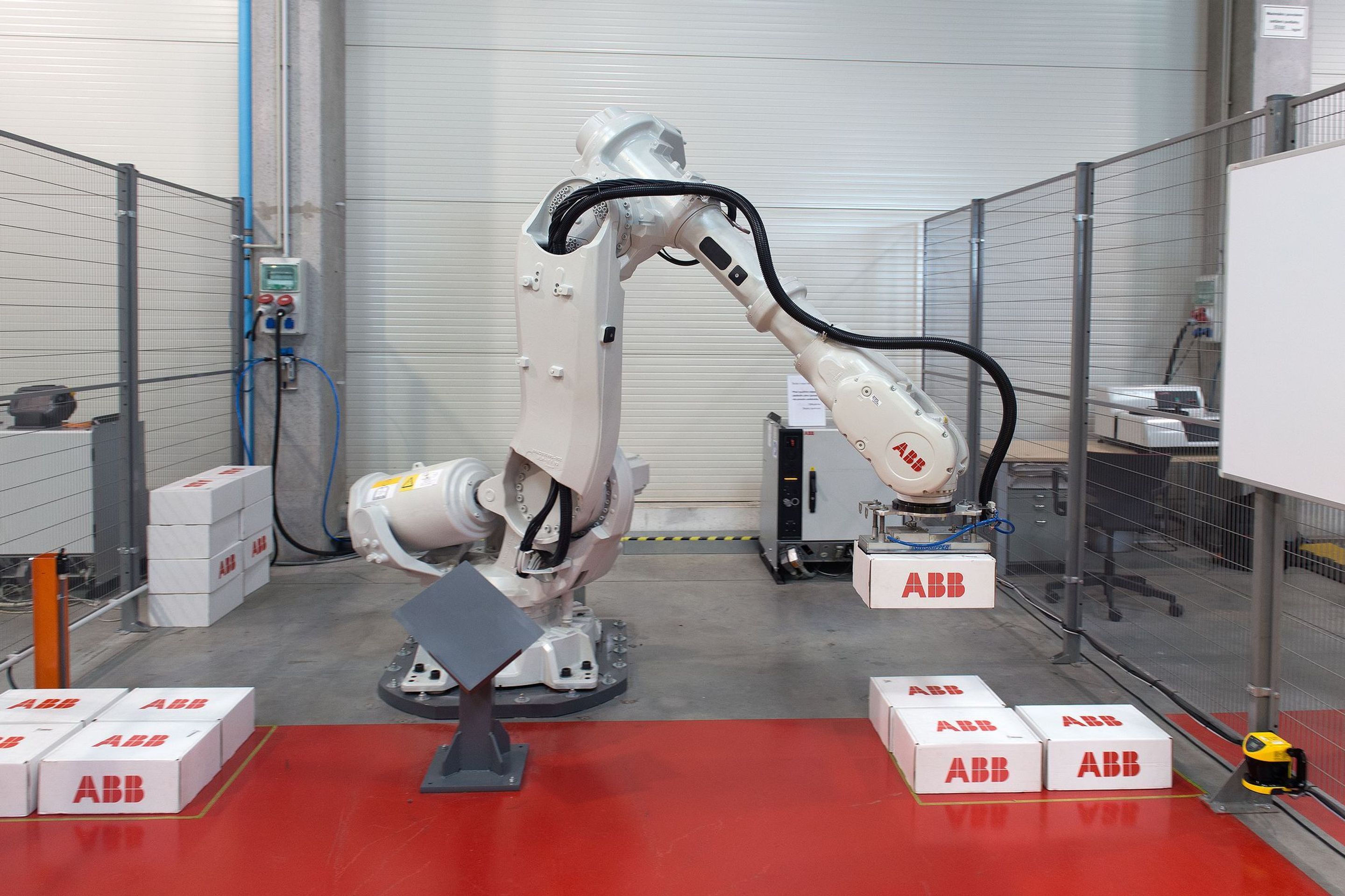 Průmyslové roboty ABB Robotika - 2 - GALERIE: Průmyslové roboty (1/9)
