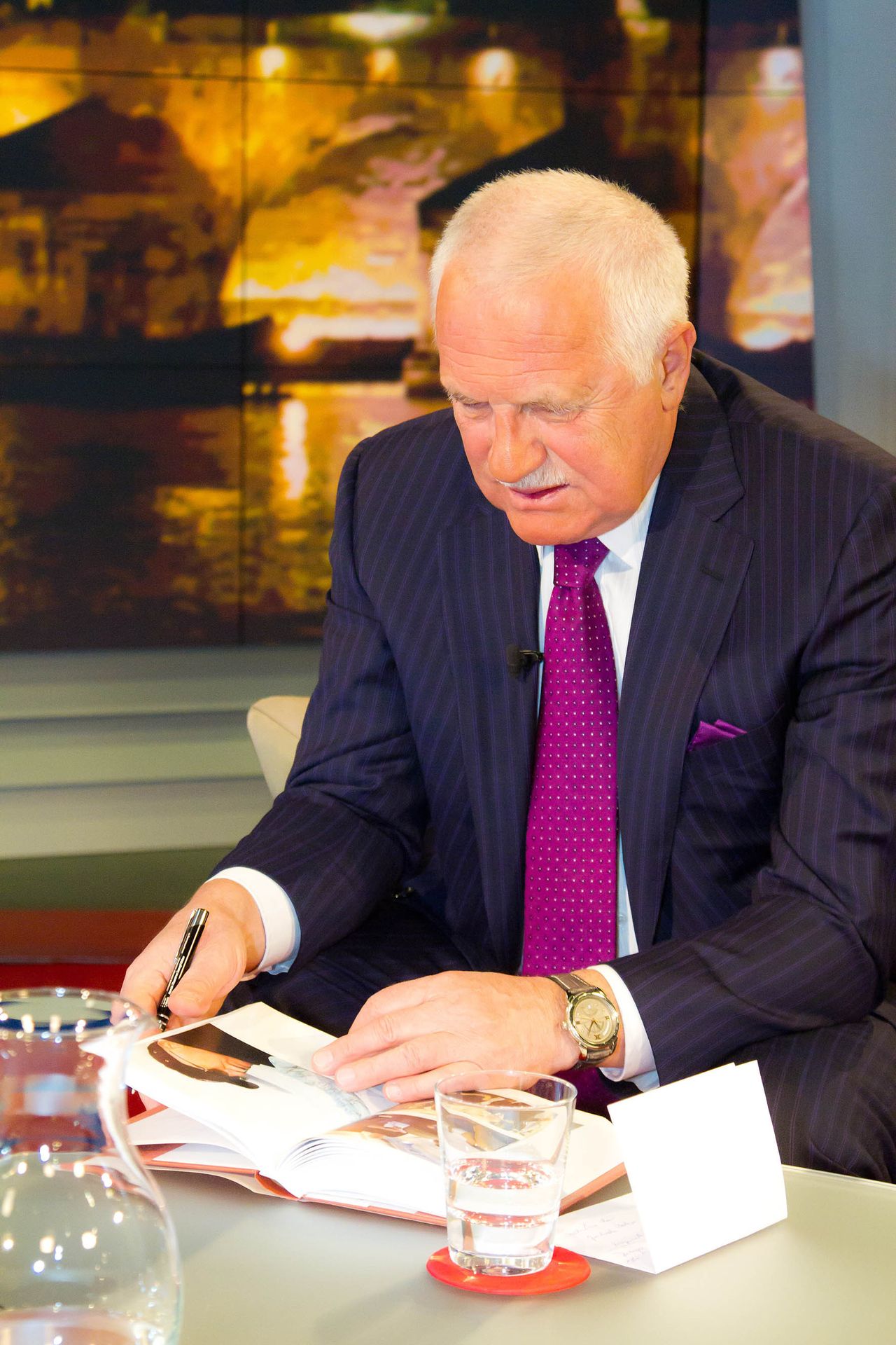 Václav Klaus - rozhovor - 8 - Hostem televize Nova byl ve středu večer prezident České republiky Václav Klaus. (8/8)