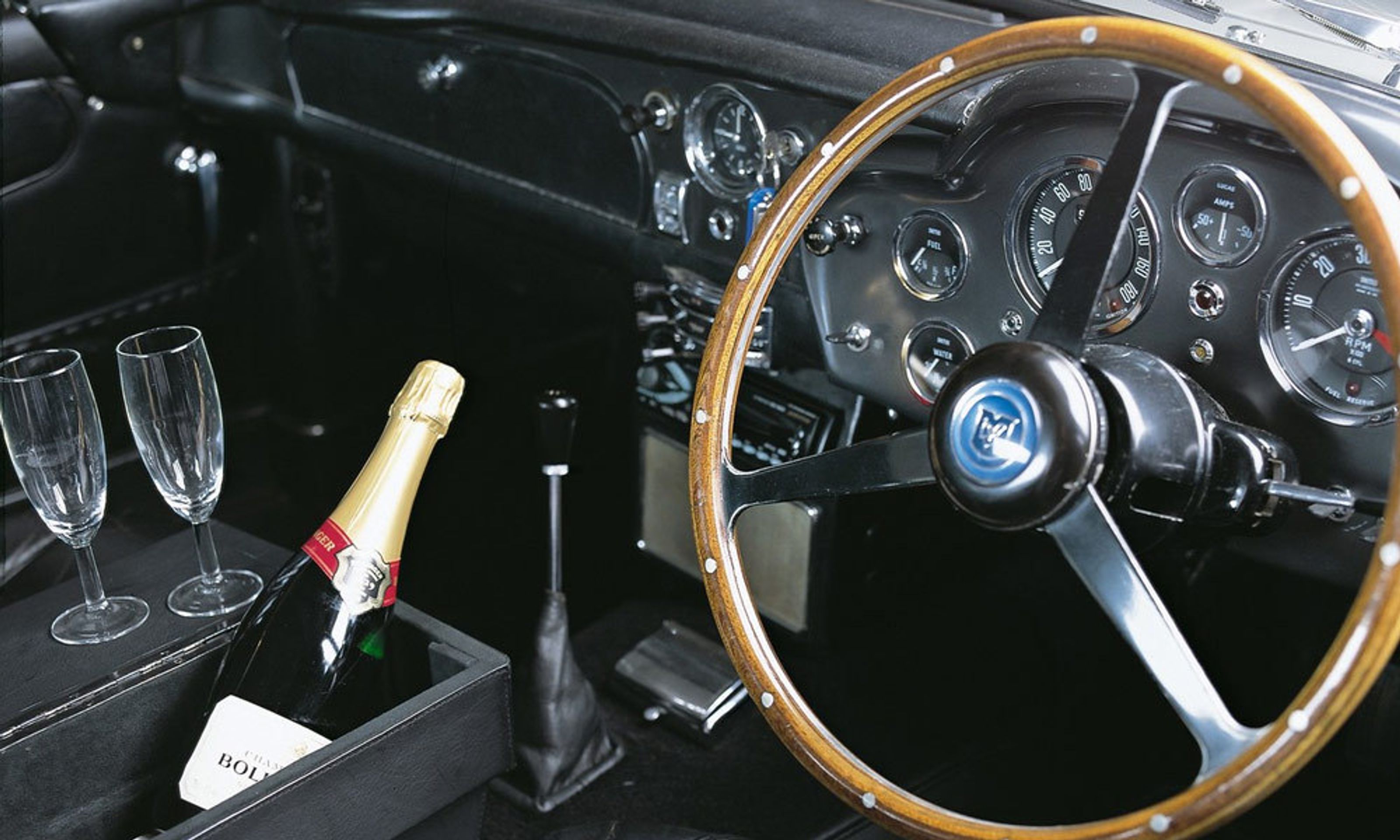 Bondův Aston Martin DB5 - 11 - Fotogalerie: Bondův Aston Martin DB5 (1/8)