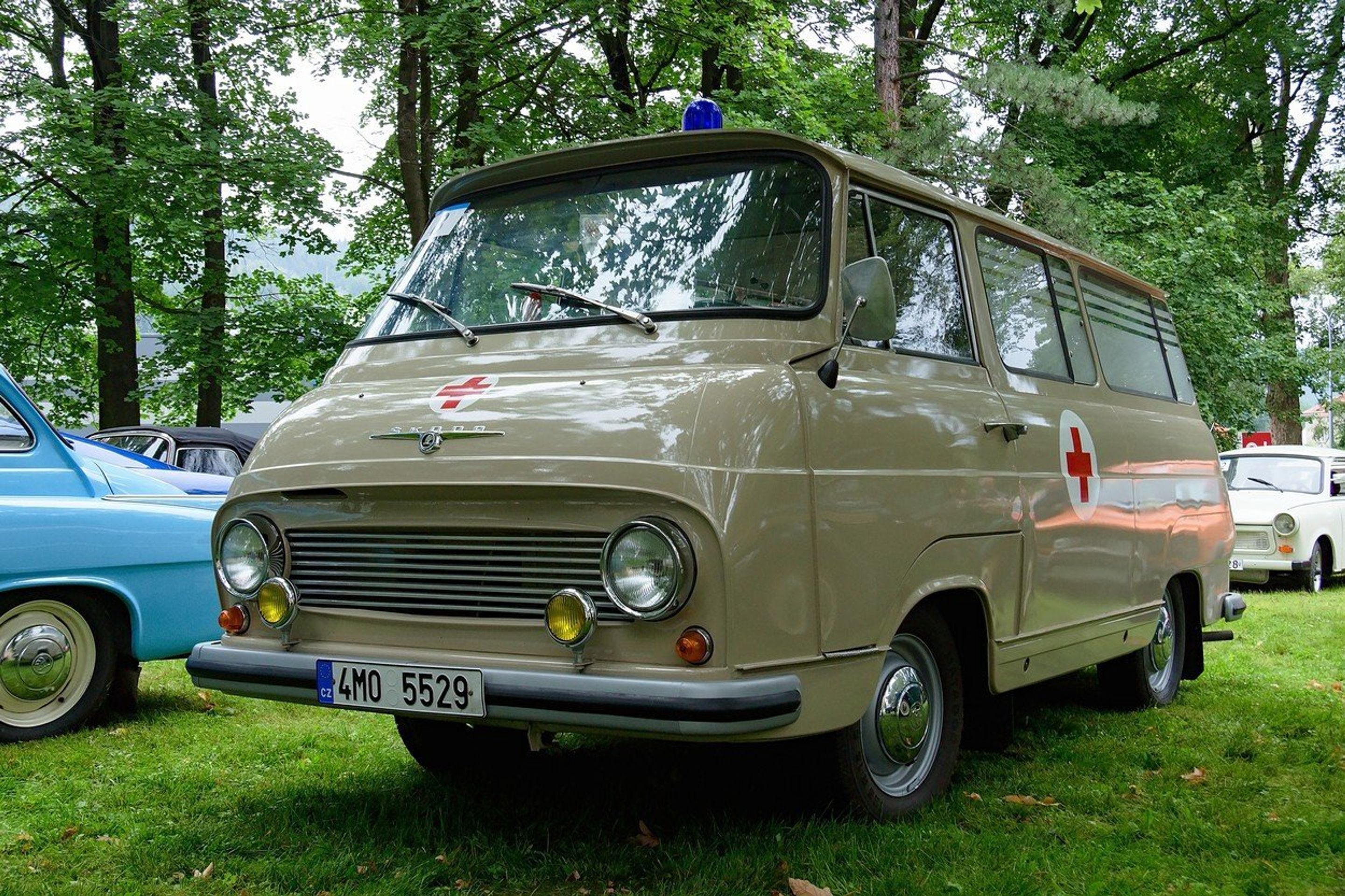 Kultovní Škoda 1203 - 57 - Fotogalerie: Kultovní “dvanda“ slaví. Podívejte se na originální úpravy (37/39)