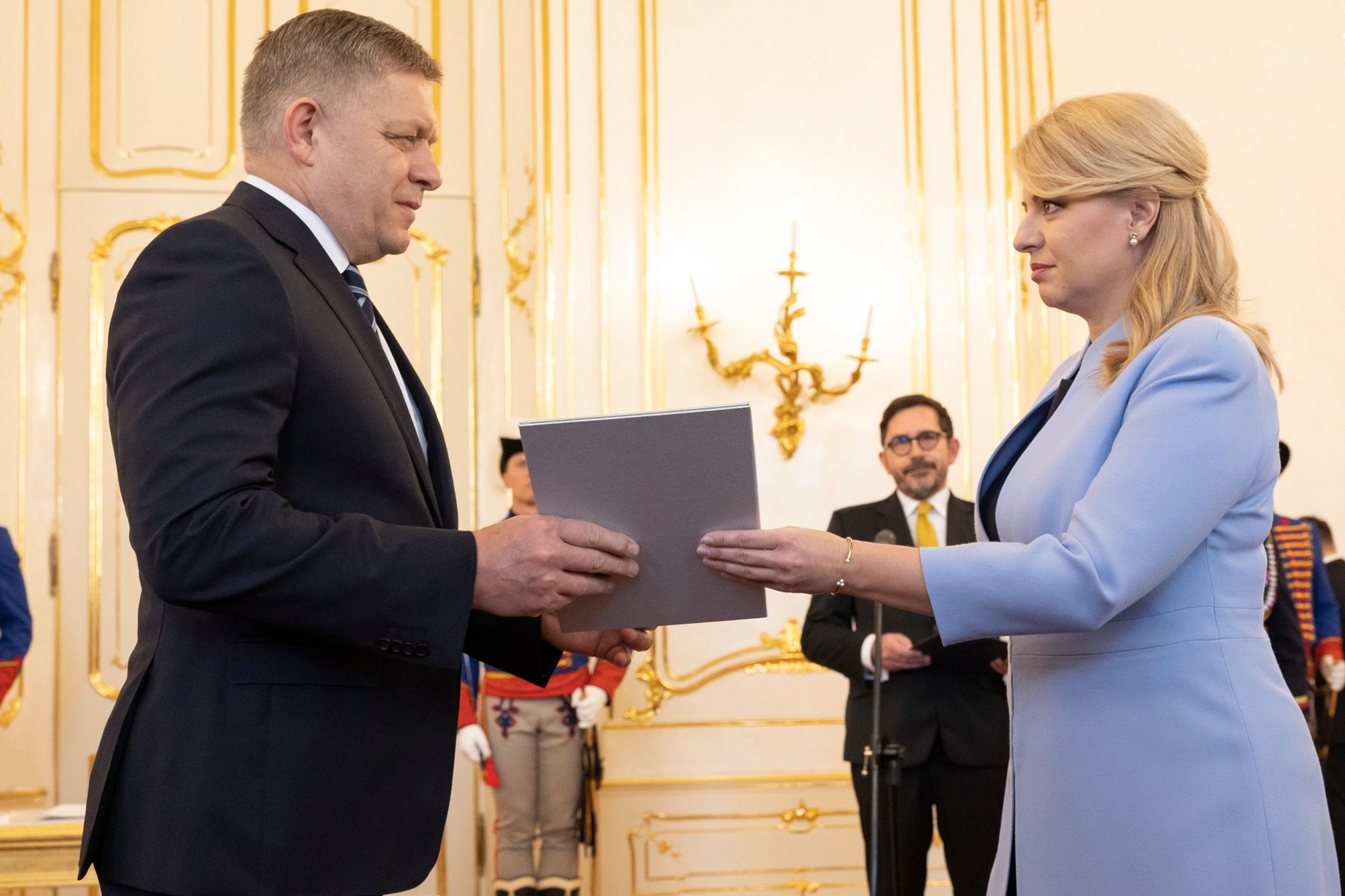 Robert Fico a Zuzana Čaputová, 25. 10. 2023 jmenování nové vlády - Robert Fico (8/8)
