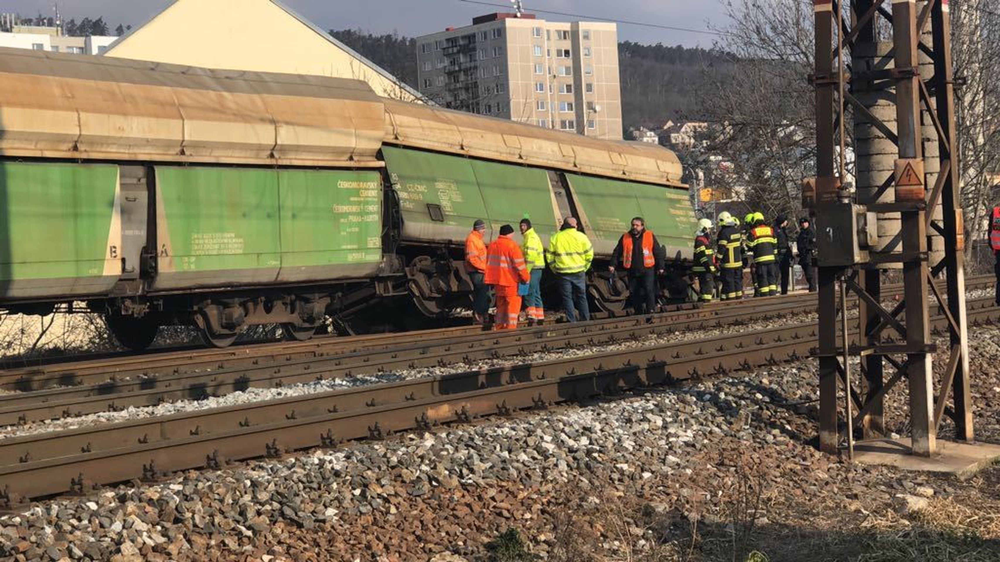 Vykolejení vlaku v Radotíně - 3 - GALERIE: Vykolejení vlaku v Radotíně (3/6)