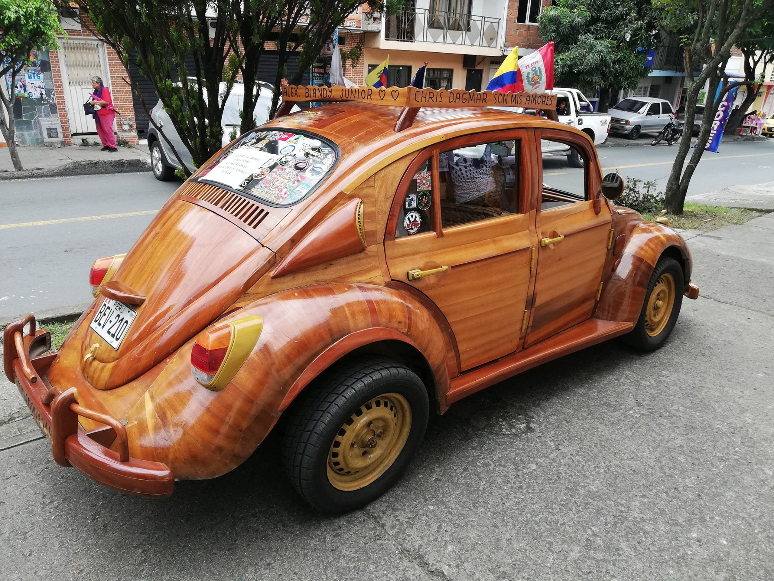 Volkswagen Brouk ze dřeva - 21 - Fotogalerie: Dřevěný Volkswagen Brouk (12/14)