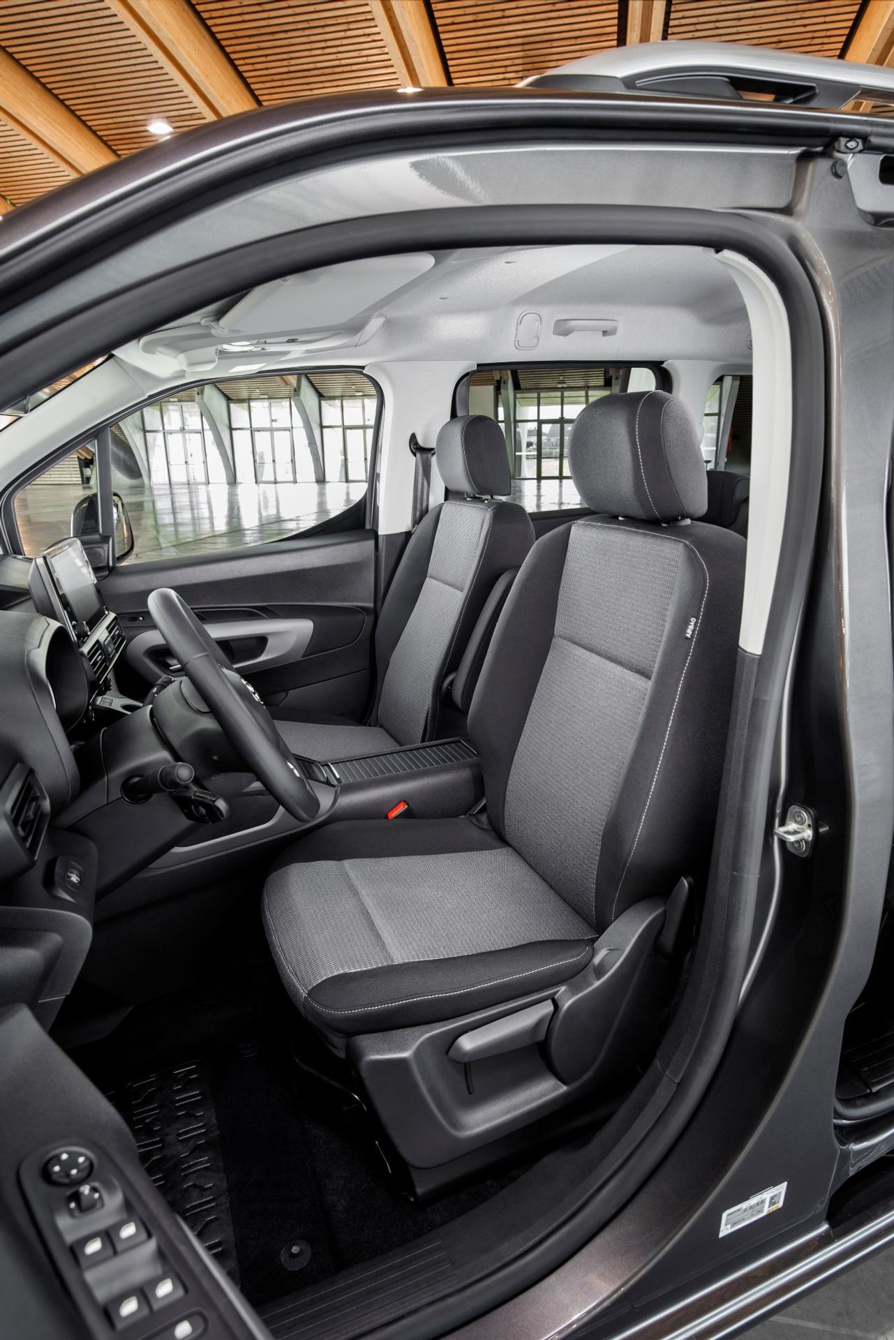 Toyota Proace City - 34 - Fotogalerie: Toyota Proace City jako dodávka i auto pro rodinu (25/28)