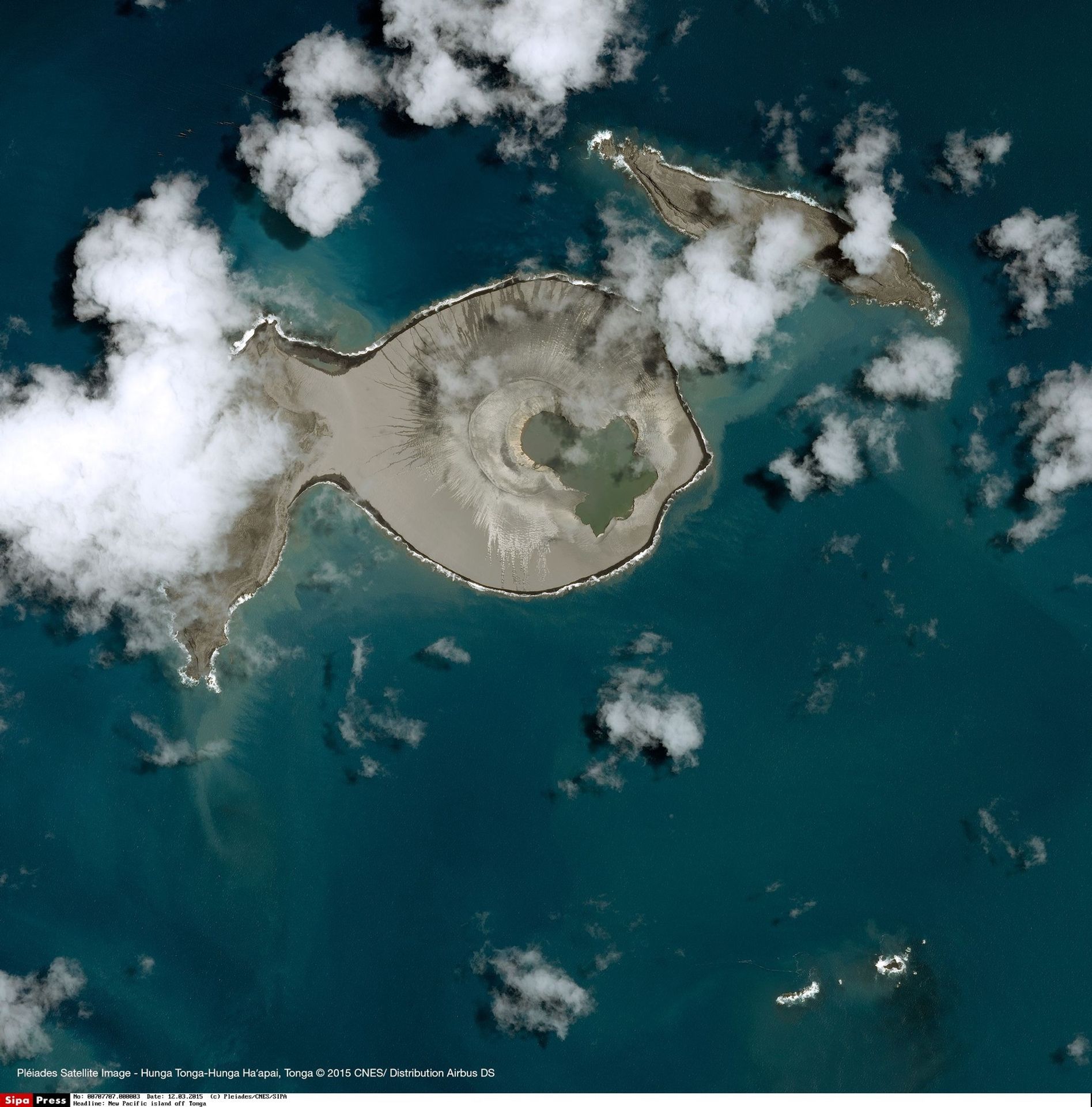 Ostrov Hunga Tonga-Hunga Ha'apai - 4 - GALERIE: Nový ostrov v souostroví Tonga (4/10)