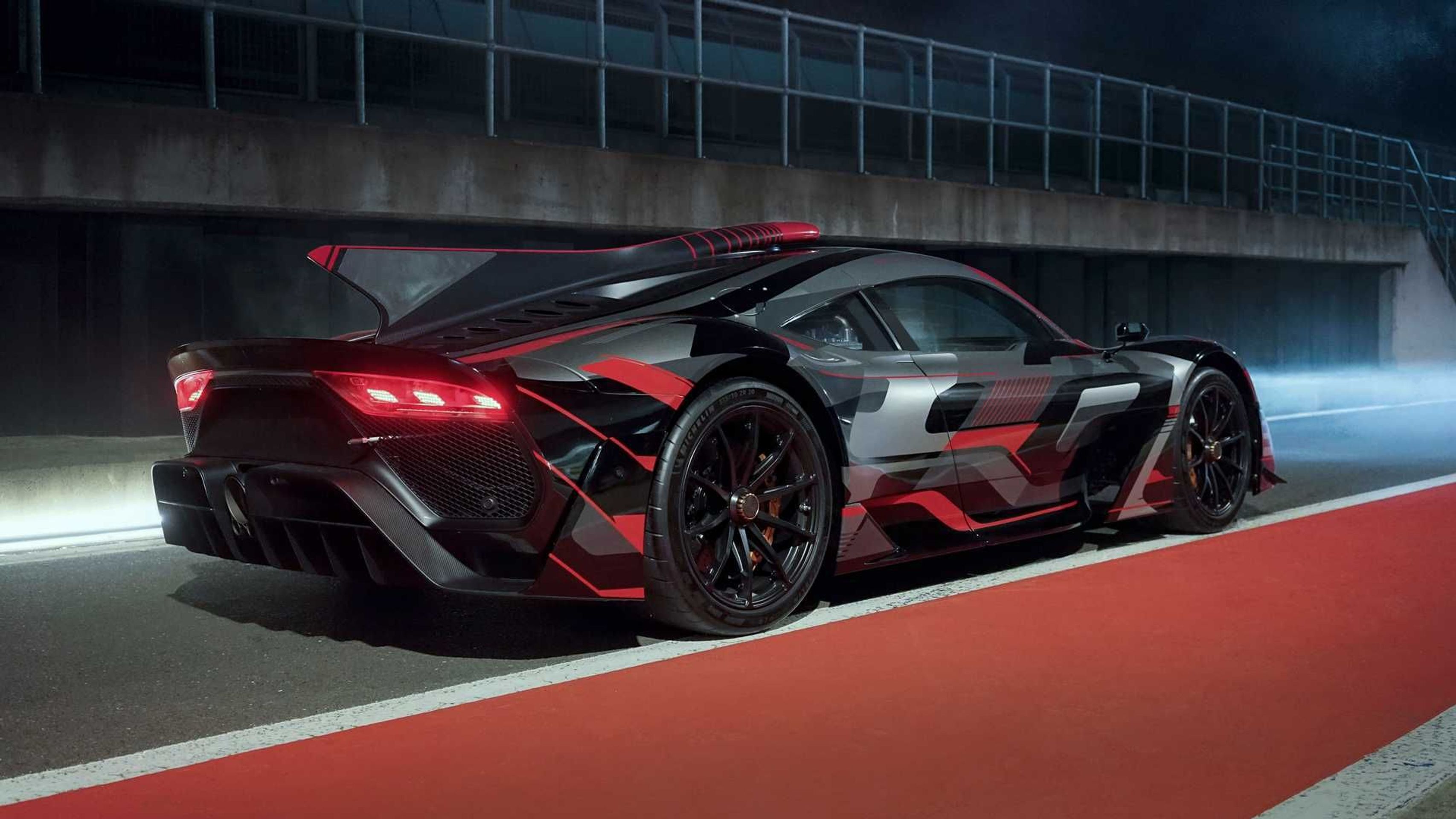 Mercedes AMG One - Bestiální Mercedes AMG One má srdce z formule (12/14)