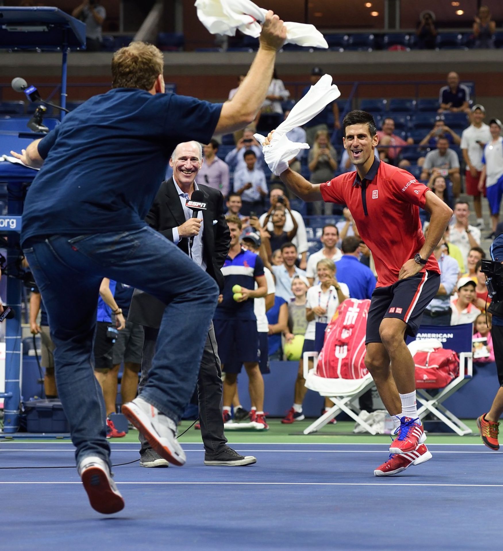 Novak Djokovič si zatančil na kurtu s fanouškem - GALERIE: Djokovič si zatančil na kurtu s fanouškem (1/5)