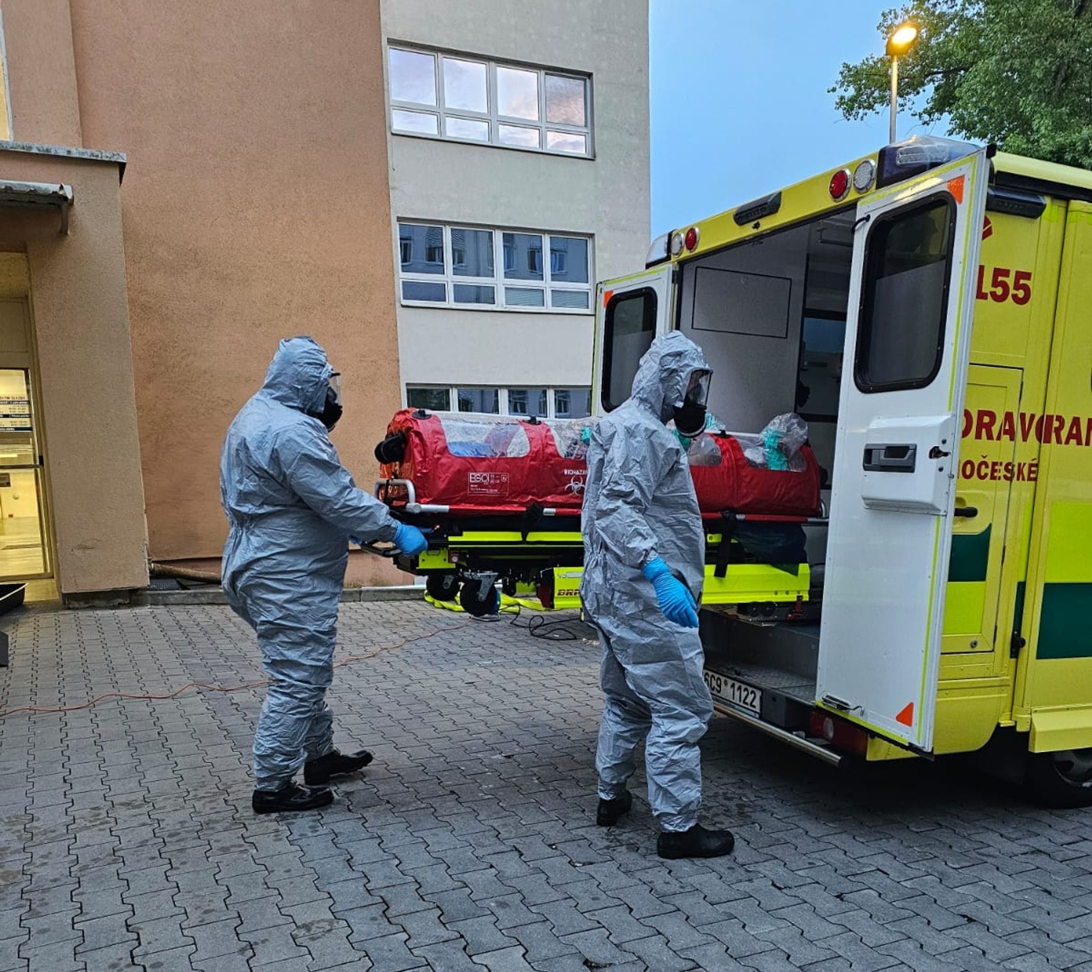 Převoz rizikového pacienta z Tábora - Transport rizikového pacienta do FN Bulovka (5/21)