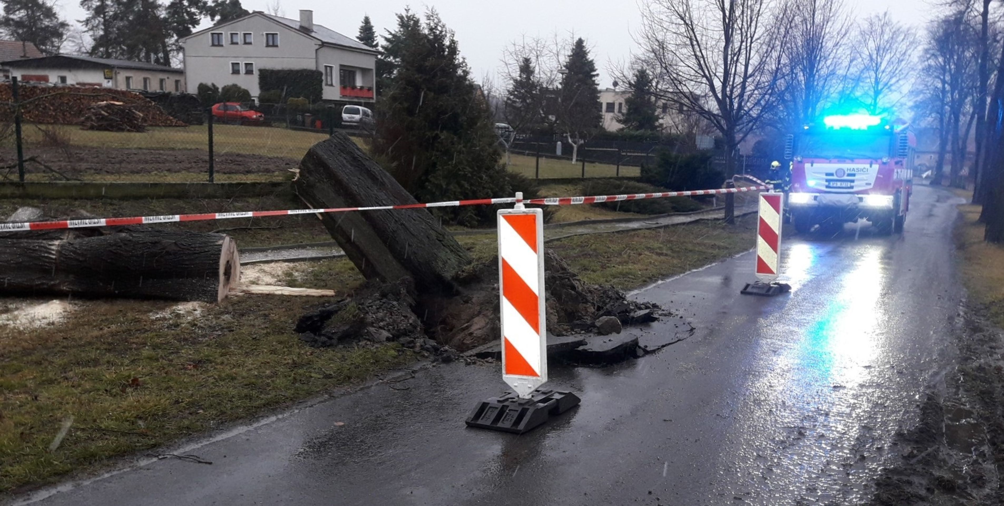 Silný vítr na Plzeňsku - 7 - GALERIE: Silný vítr v Plzeňském kraji (5/11)