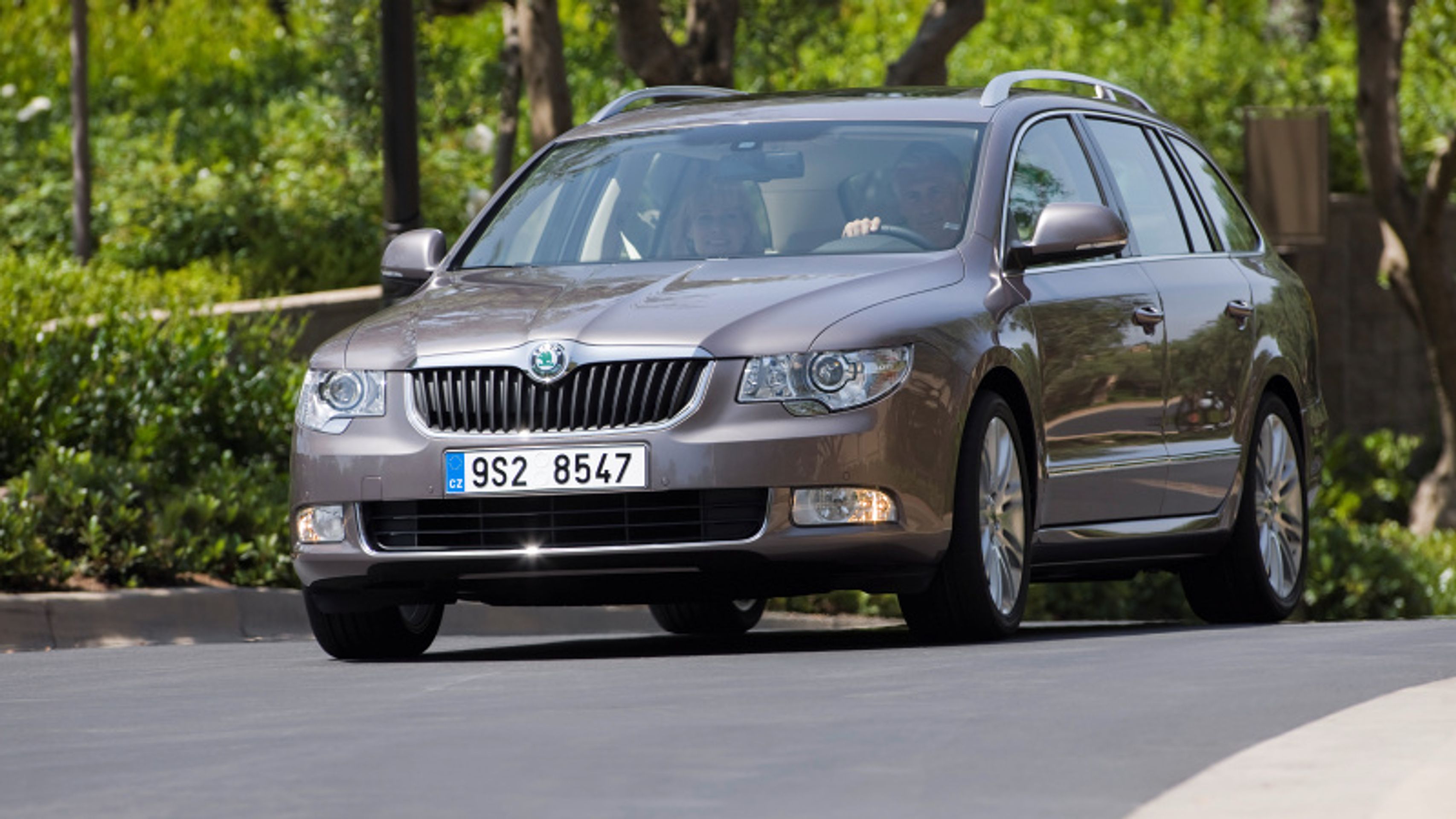 Škoda Superb-6 - GALERIE Škoda Superb Combi Milano (6/17)