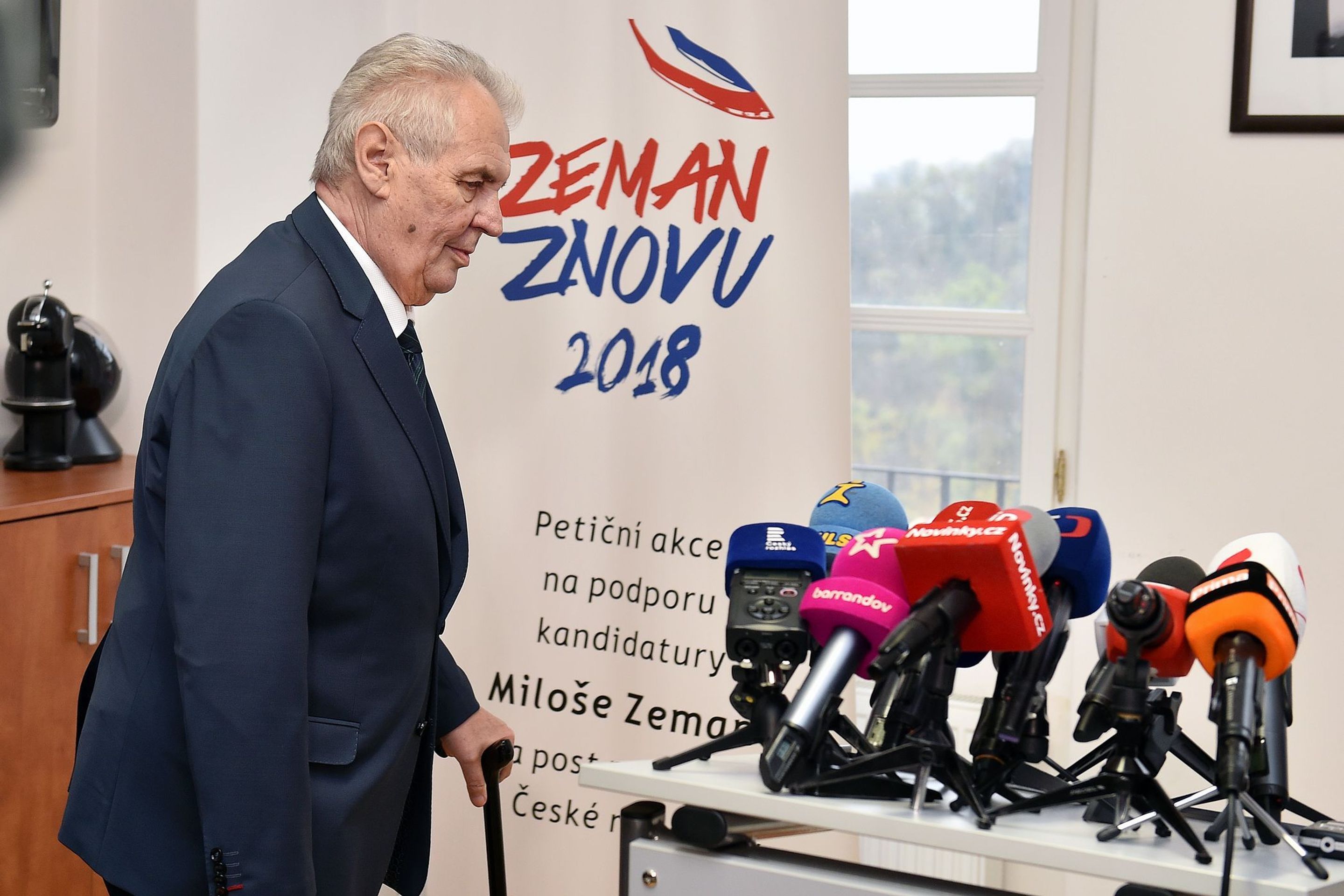 Miloš Zeman na tiskové konferenci ke své kandidatuře - 4 - GALERIE: Miloš Zeman promluvil o své kandidatuře (2/9)