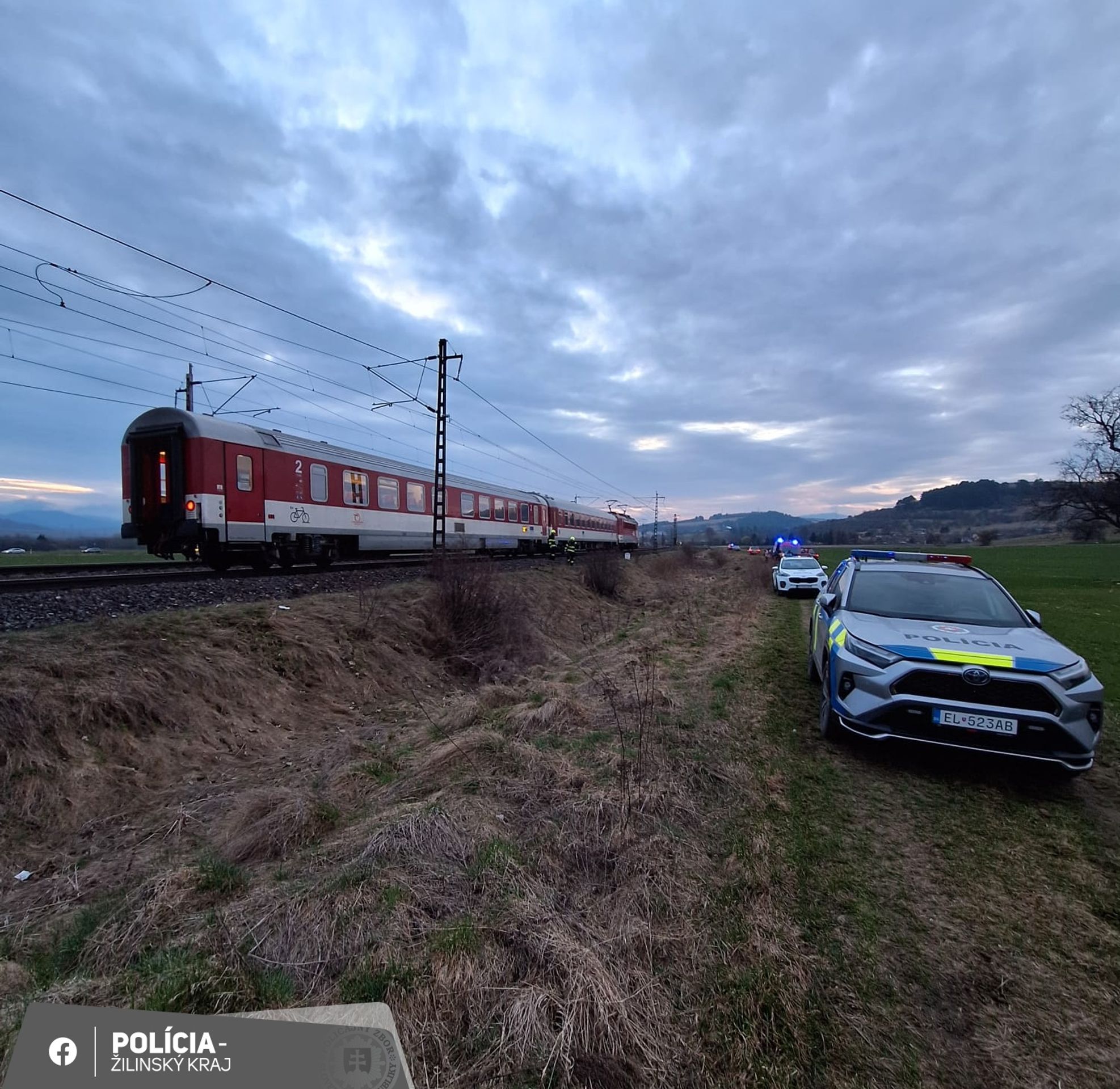Srážka vlasku s dvěma lidmi na Slovensku (2) - Srážka vlaku s dvěma lidmi na Slovensku (2/3)