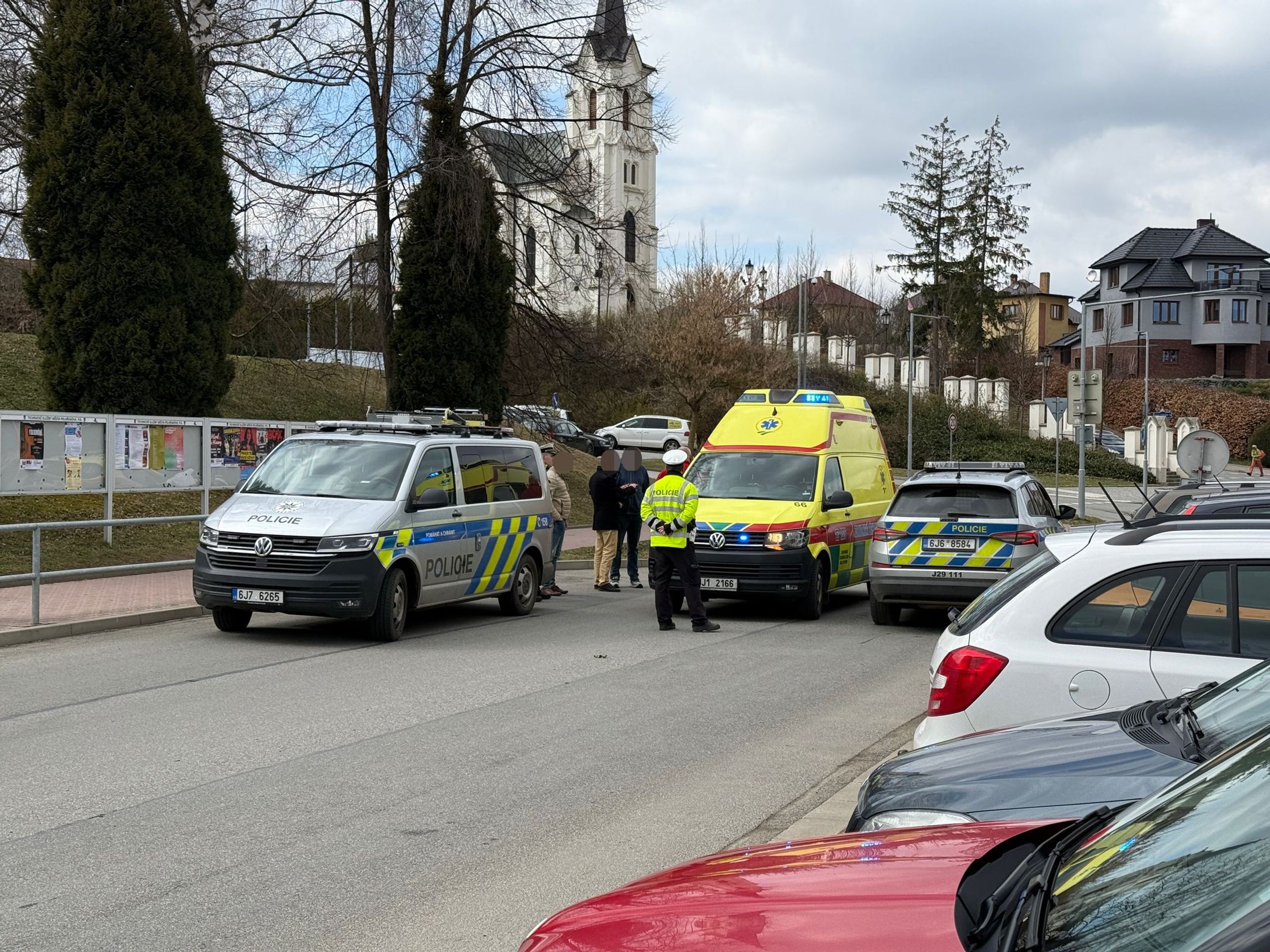 Studentka nahlásila muže se zbraní (2) - Studentka nahlásila muže se zbraní (1/12)