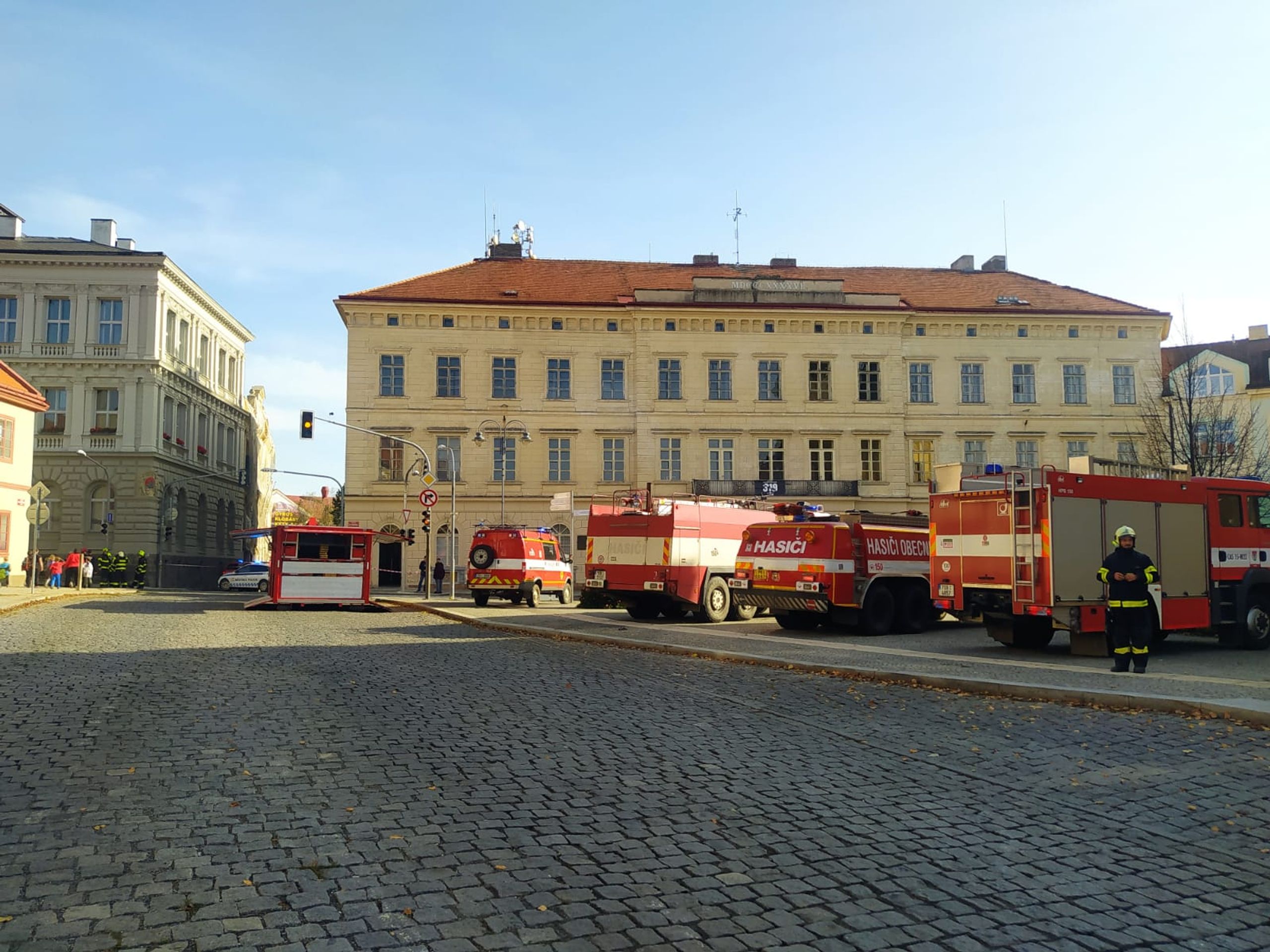 Zavalení dělníci - Střecha zavalila dělníky (5/5)