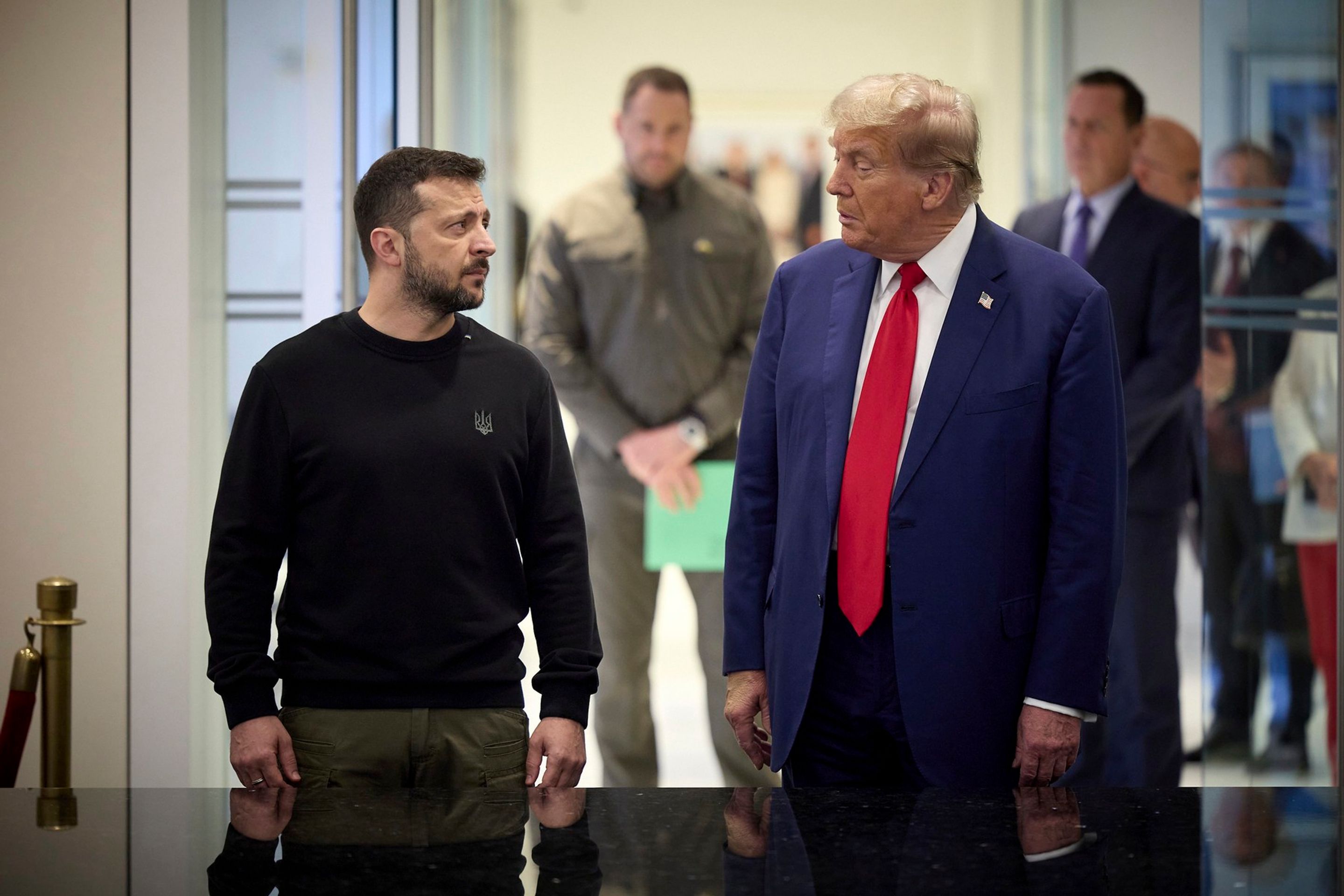 Volodymyr Zelenskyj a Donald Trump - Donald Trump (12/17)