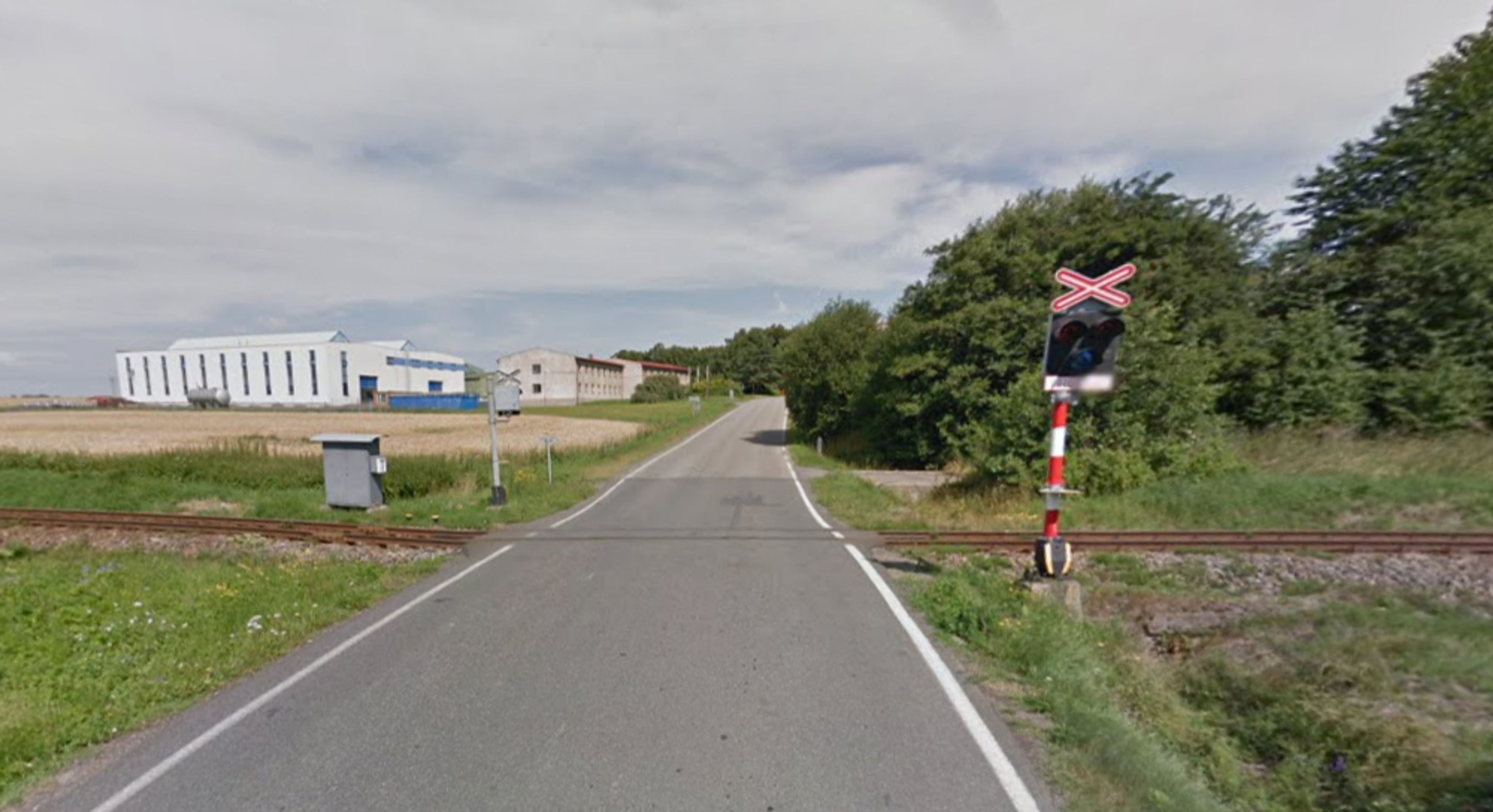 Nebezpečné přejezdy: P 5270, Havlíčkův Brod - Pardubice, Rosice nad Labem, Vysočina - přejezd bez závor, ŘEŠENÍ: se závorami. DŮVOD: Nehodovost - GALERIE: Nebezpečné přejezdy - Středočeský kraj, Vysočina (15/16)