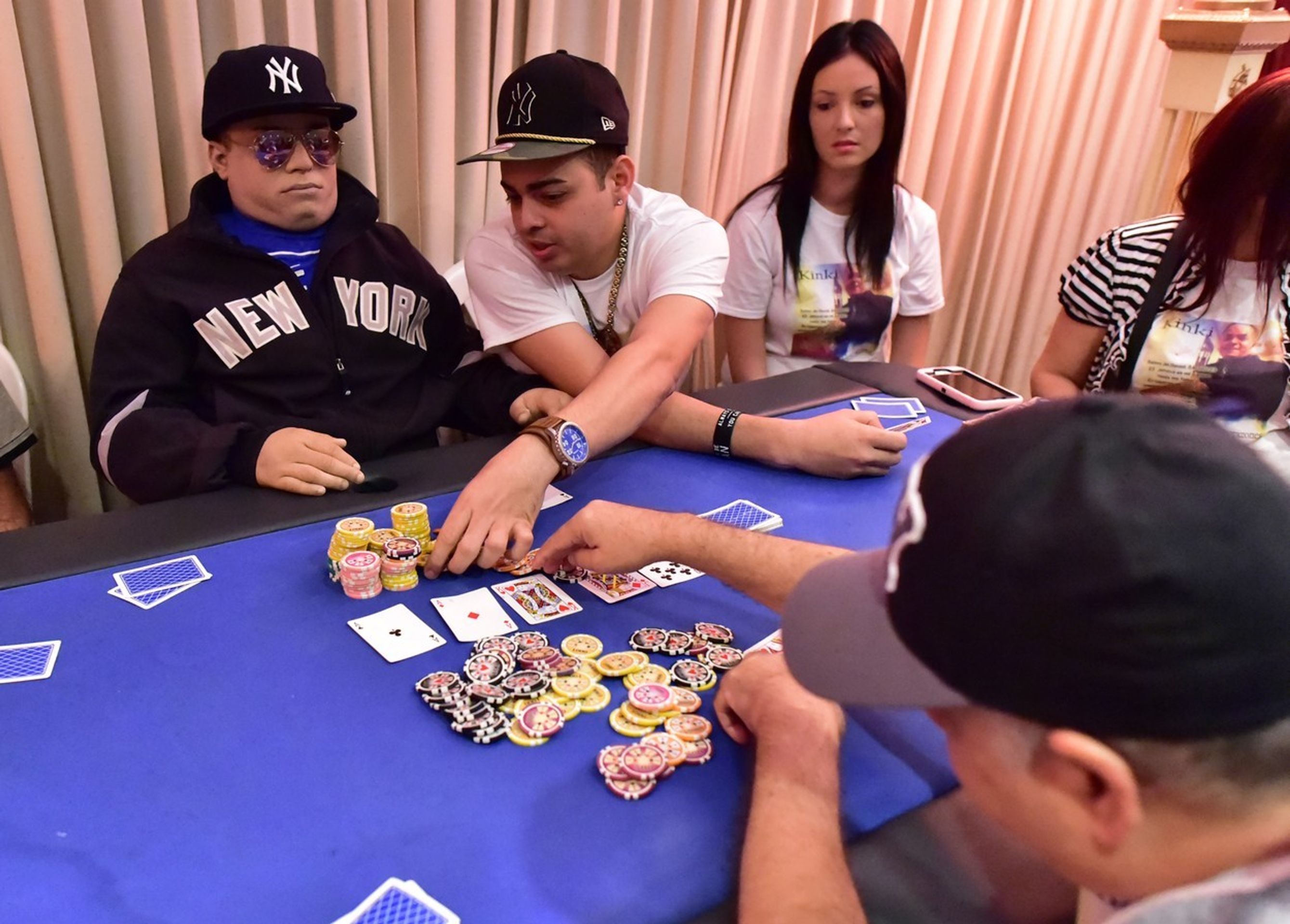 Poker s mrtvolou - 3 - GALERIE: Poker s mrtvým vášnivým hráčem (2/4)