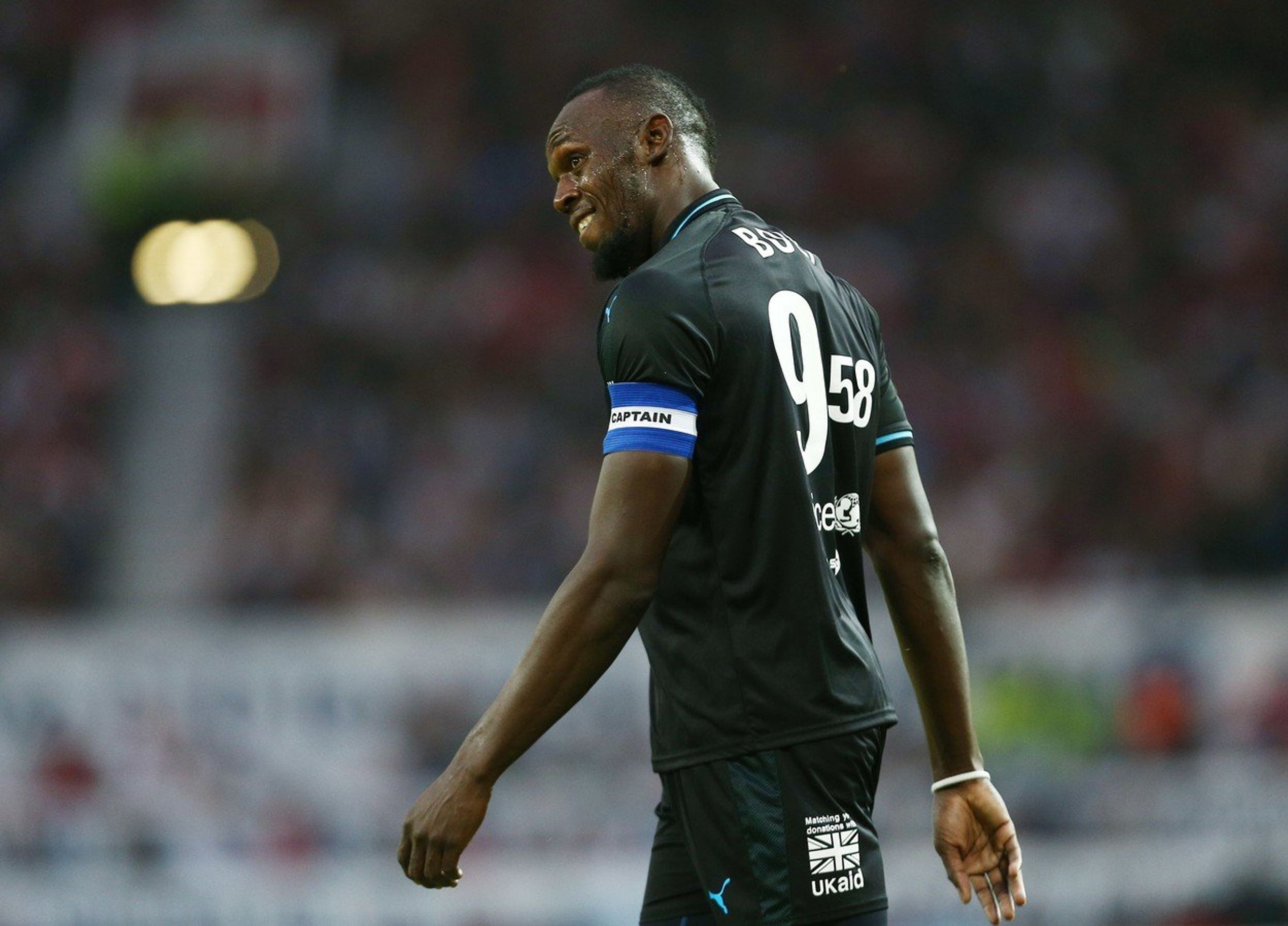 Usain Bolt - GALERIE: Usain Bolt si zahrál fotbal na slavném Old Trafford (2/4)