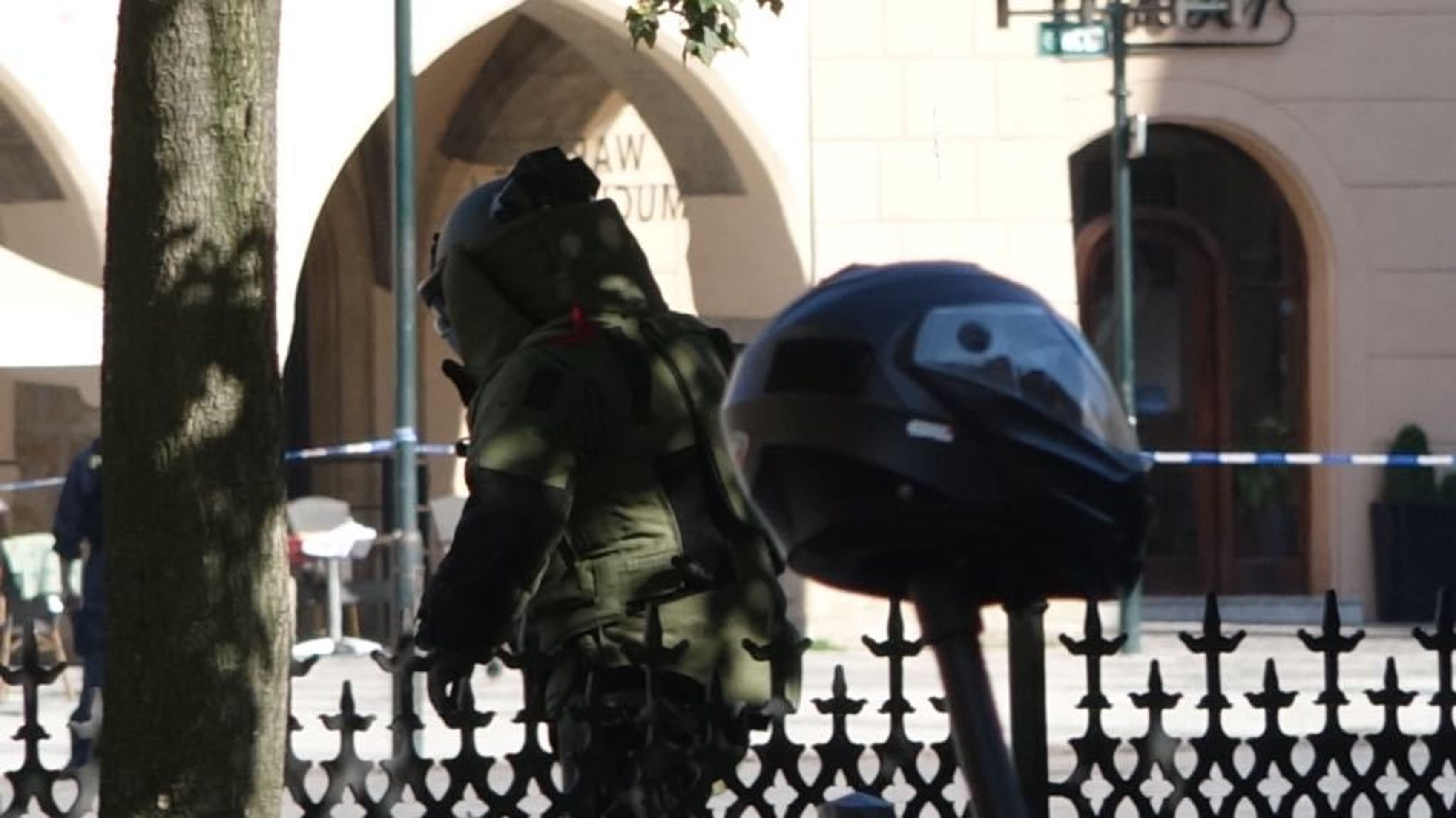 Evakuace Staroměstského náměstí - 2 - GALERIE: Policie vyklízí Staroměstské náměstí (5/8)