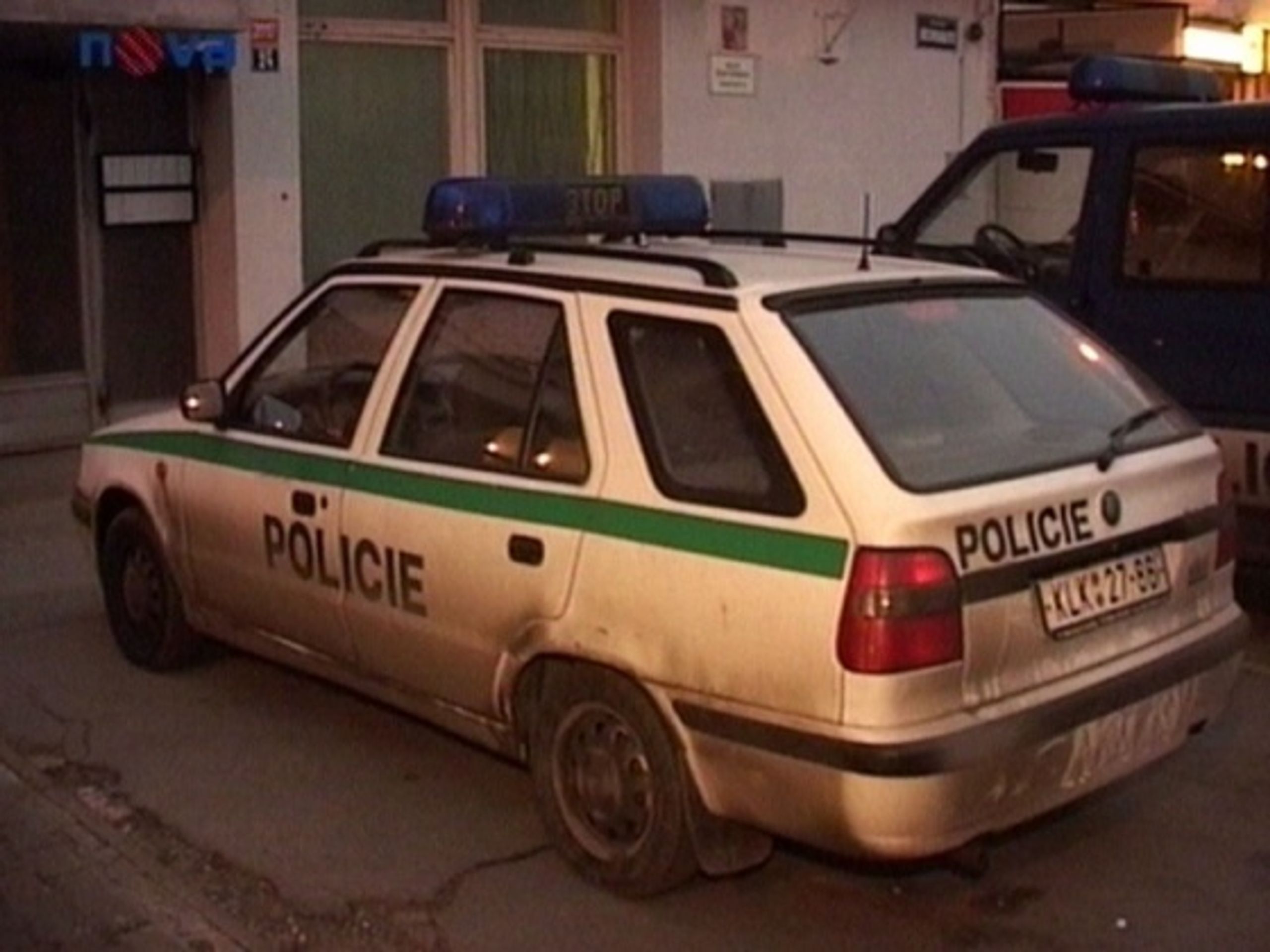 Policejní vůz - Policie pátrá po třináctileté Kristýně (2/2)