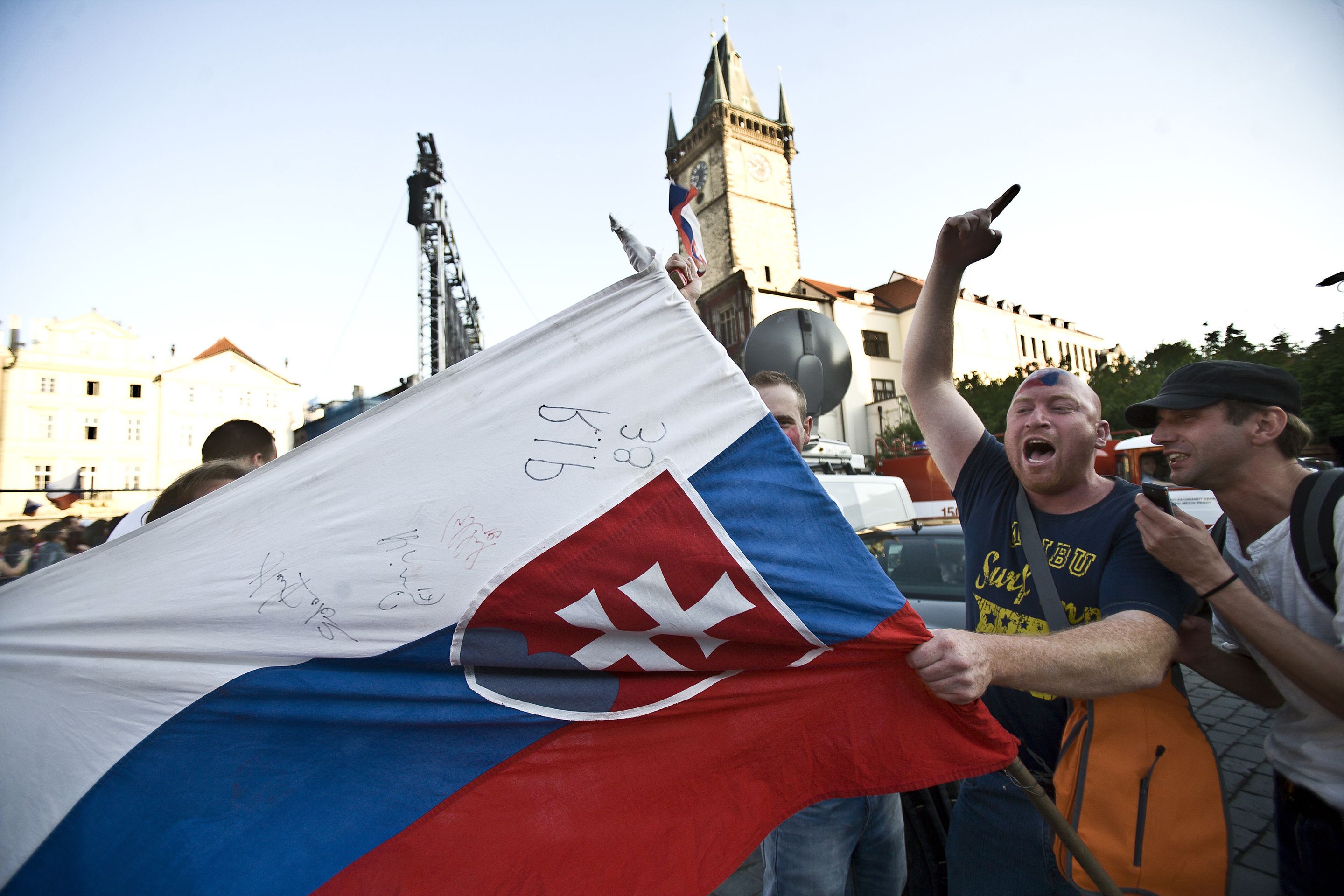 Fanoušci na Staroměstském náměstí - 1 - Fanoušci na Staroměstském náměstí (13/14)