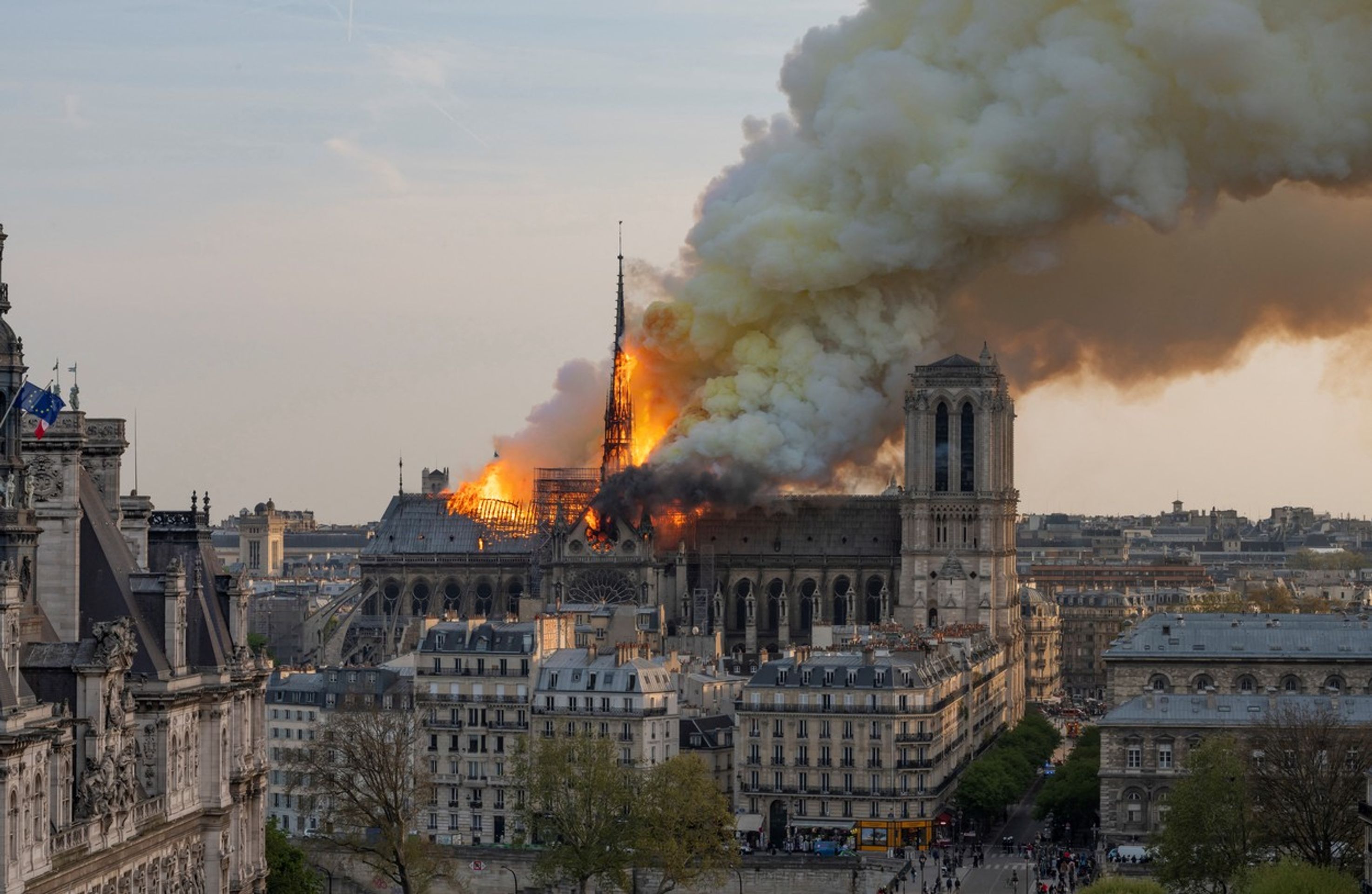 Katedrála Notre-Dame - duben 2019 - GALERIE: Katedrála Notre-Dame (4/13)