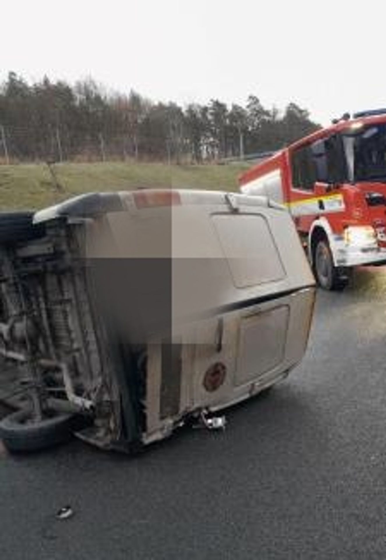 Převrácená dodávka na dálnici D6 - Hromadné nehody na dálnicích D6 a D7 (10/11)