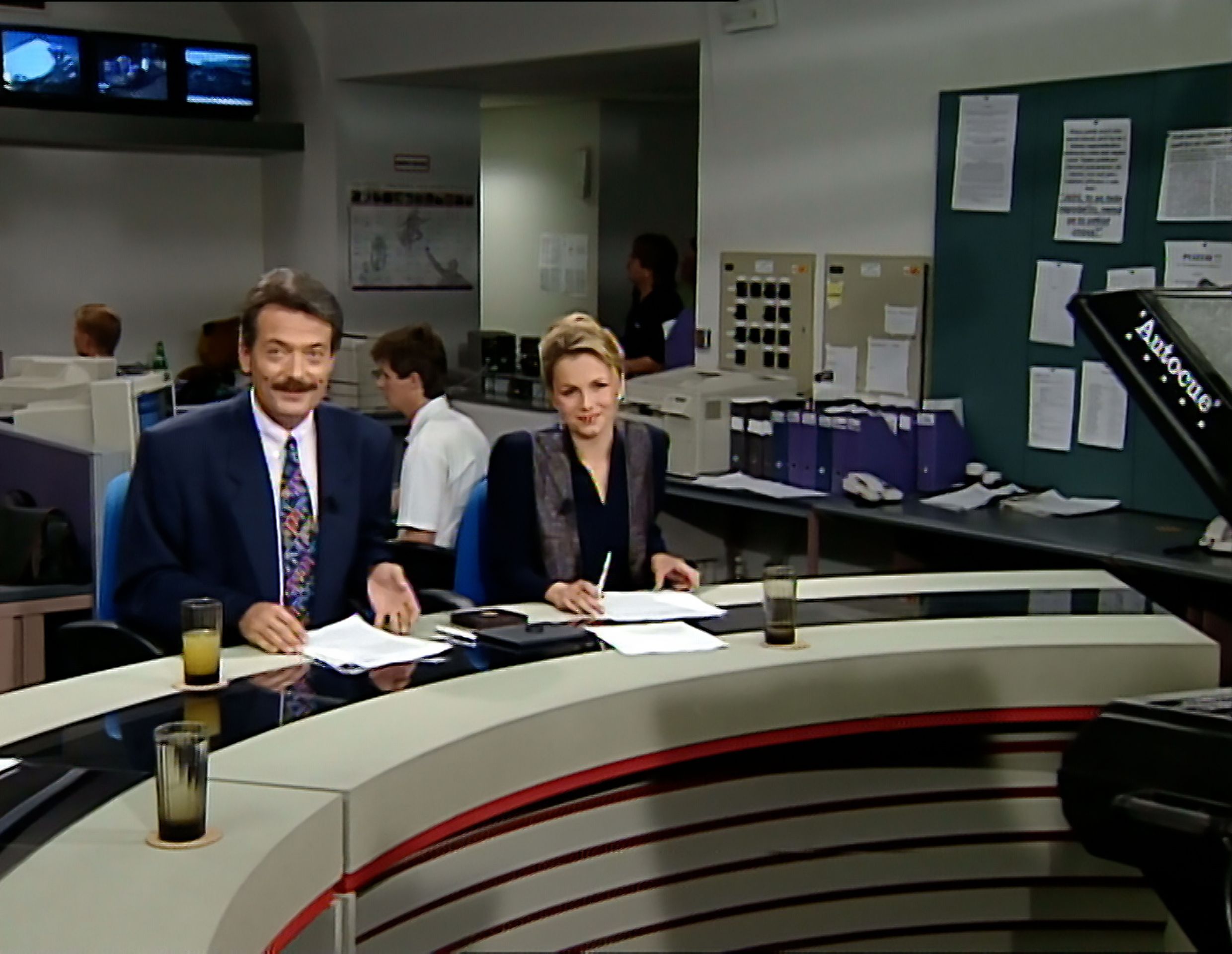 Martin Severa a Martina Kociánová (1994 - 1996) - Moderátoři Televizních novin (4/24)