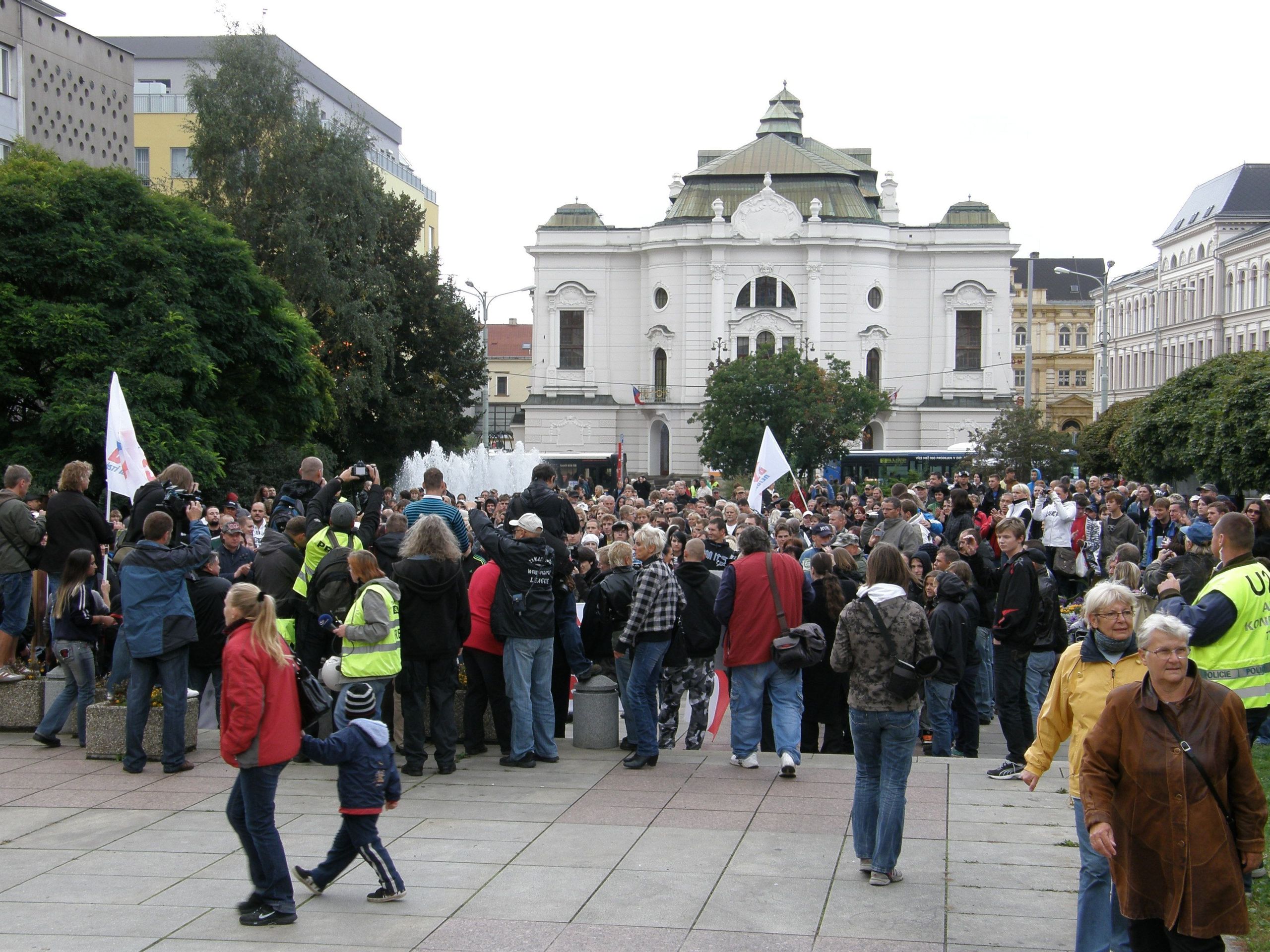 Demonstrace proti romské kriminalitě - 1 - GALERIE: Demonstrace proti romské kriminalitě (1/15)