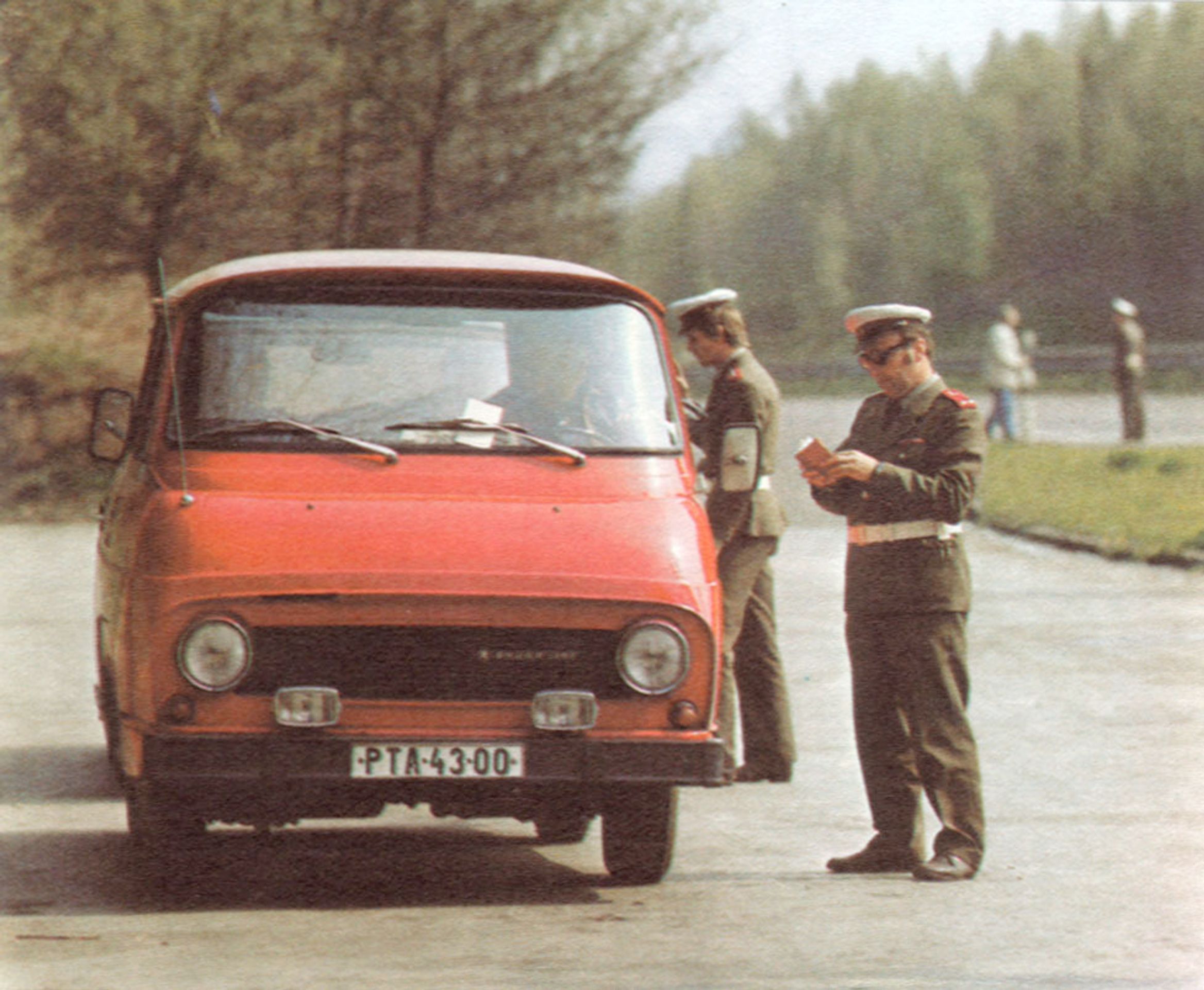 Kultovní Škoda 1203 - 55 - Fotogalerie: Kultovní “dvanda“ slaví. Podívejte se na originální úpravy (31/39)
