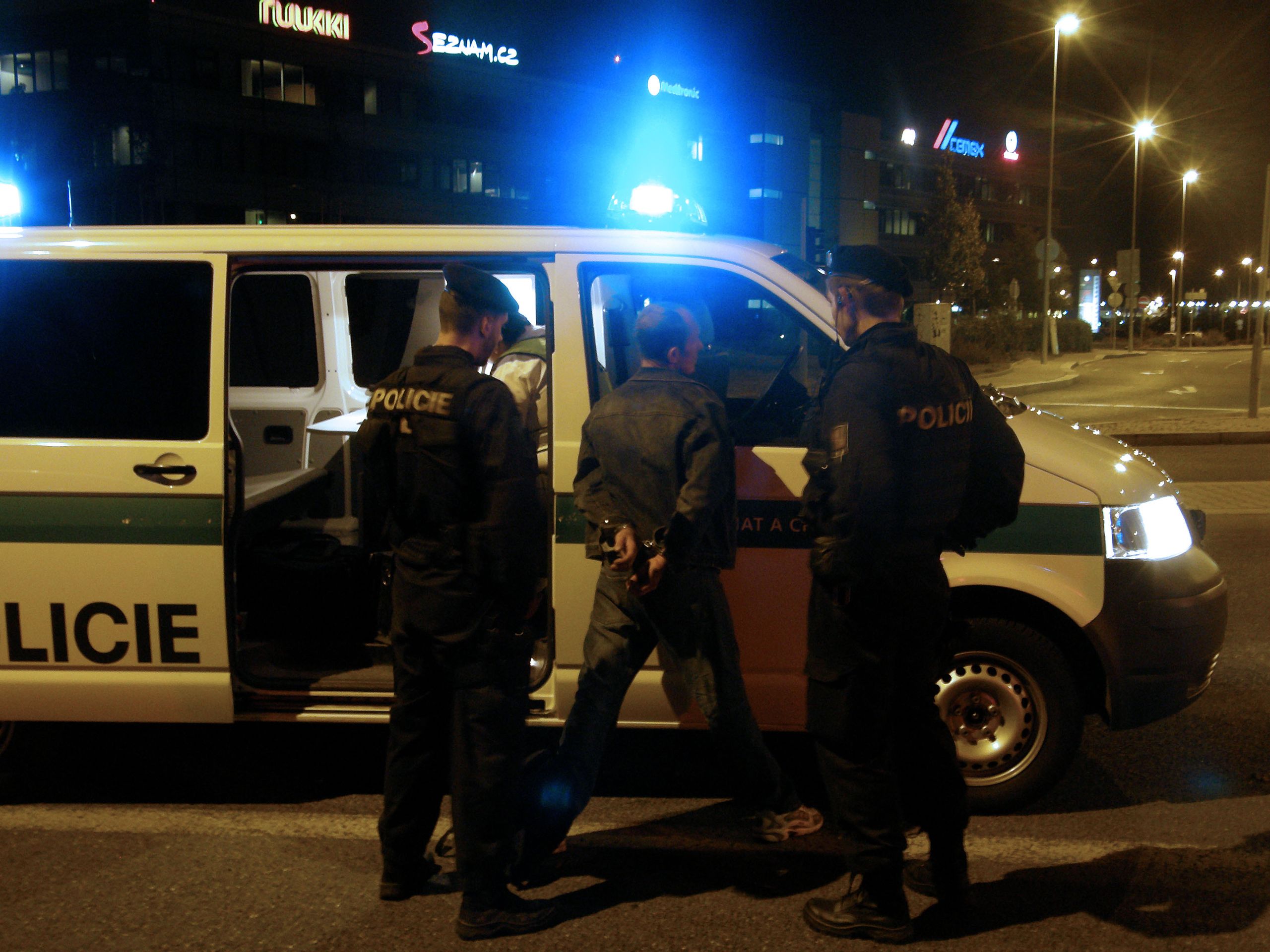 Ukrajinec najížděl na policisty-1 - GALERIE: Ukrajinec najížděl na policisty (5/5)