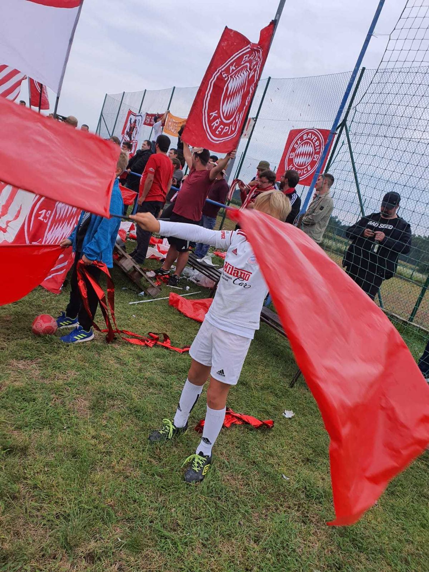 Do Křepic přijeli fanoušci Bayernu Mnichov podpořit domácí Bayern - 10 - GALERIE: Když do Křepic přijeli fanoušci Bayernu Mnichov (1/10)
