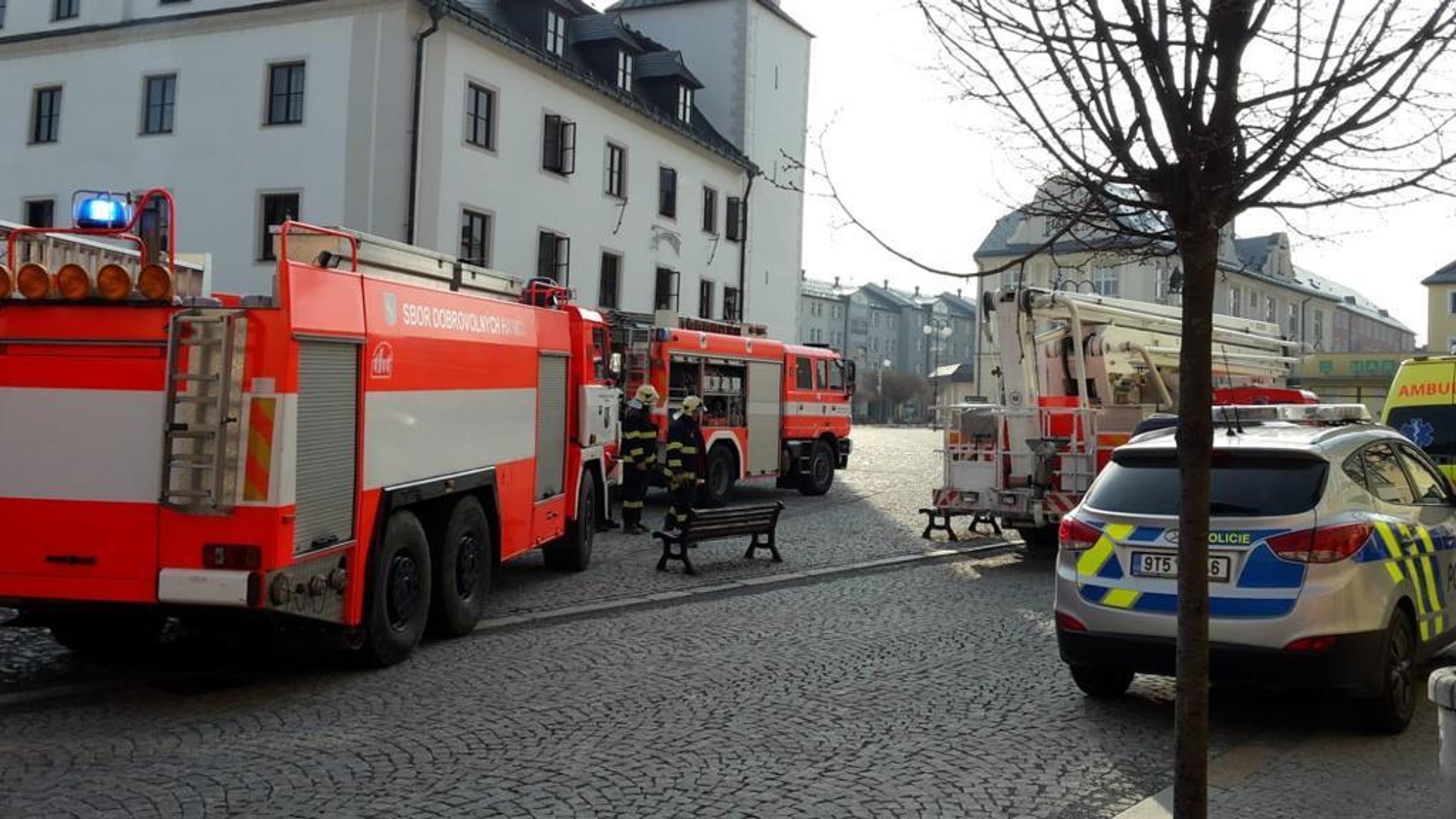 Na radnici v Rýmařově došlo k explozi - 4 - GALERIE: Radnicí v Rýmařově otřásl výbuch (7/12)