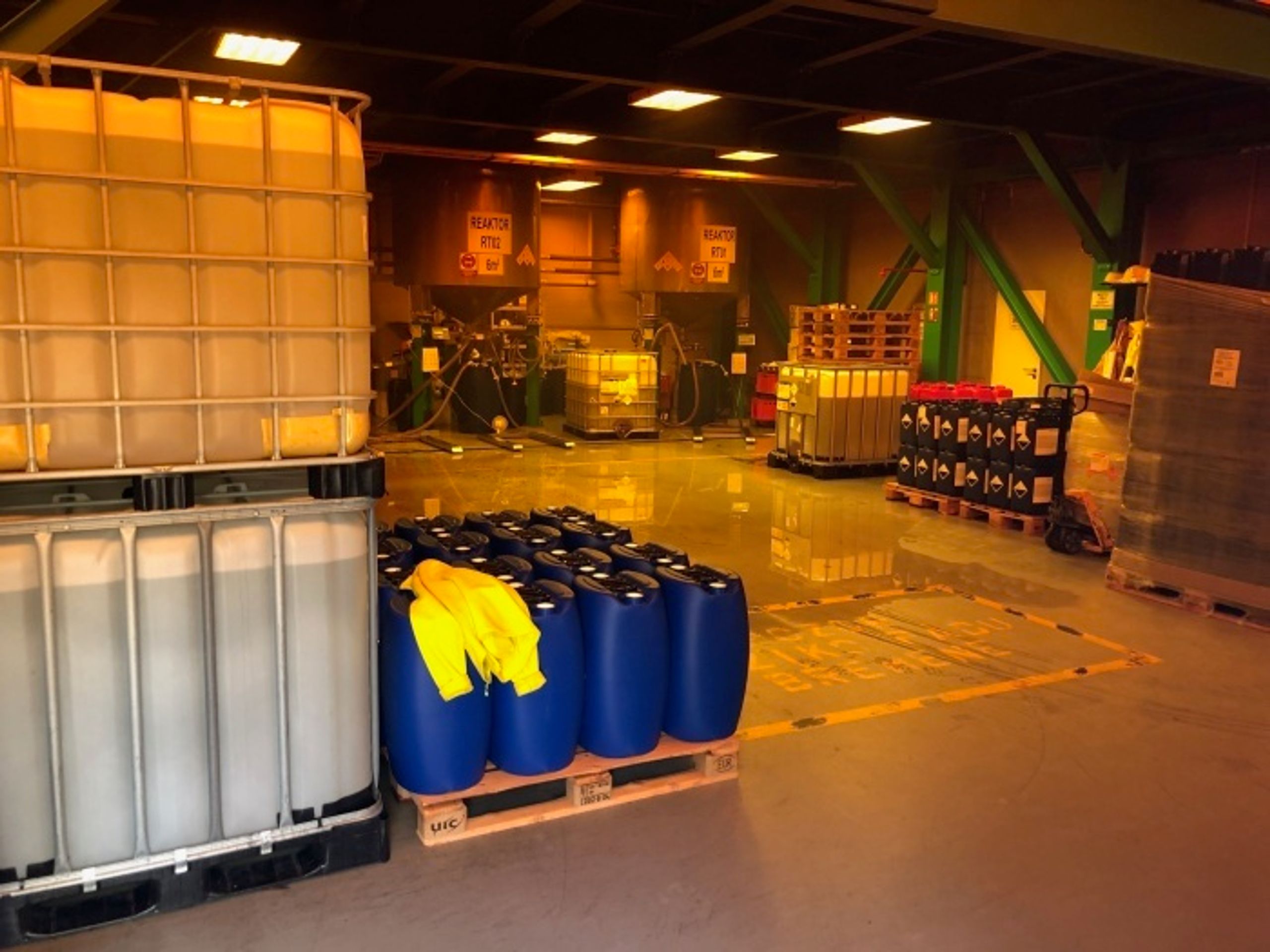 Hasiči řešili v Odrách následky reakce chemikálií - 3 - GALERIE: Hasiči řešili v Odrách následky reakce chemikálií (3/17)