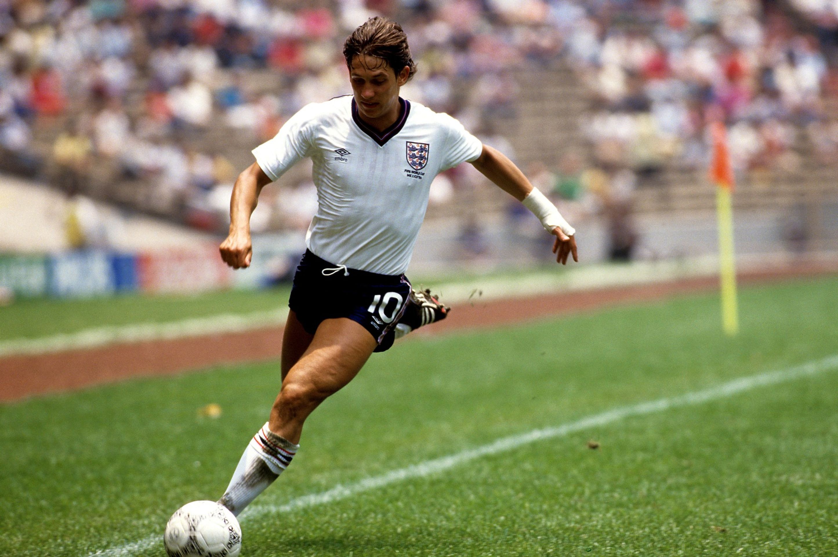 Gary Lineker v dresu anglické reprezentace - Retro národní dresy (6/9)