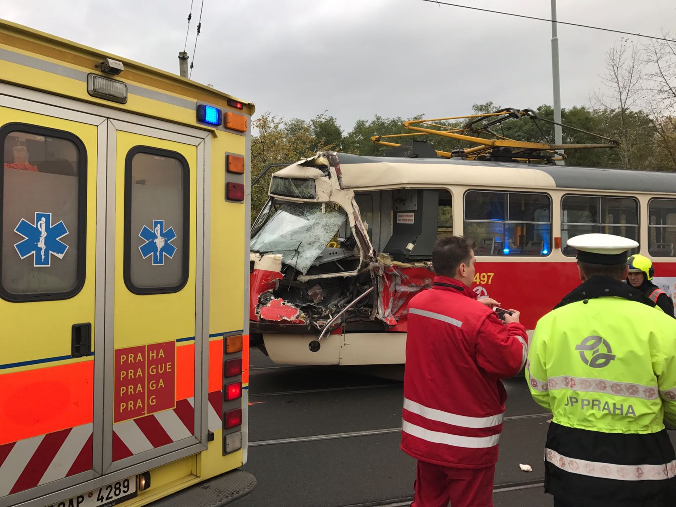 Tramvajová nehoda v ulici Gen. Šišky - GALERIE: Nehoda tramvaje a nákladního auta v ulici Gen. Šišky (2/4)
