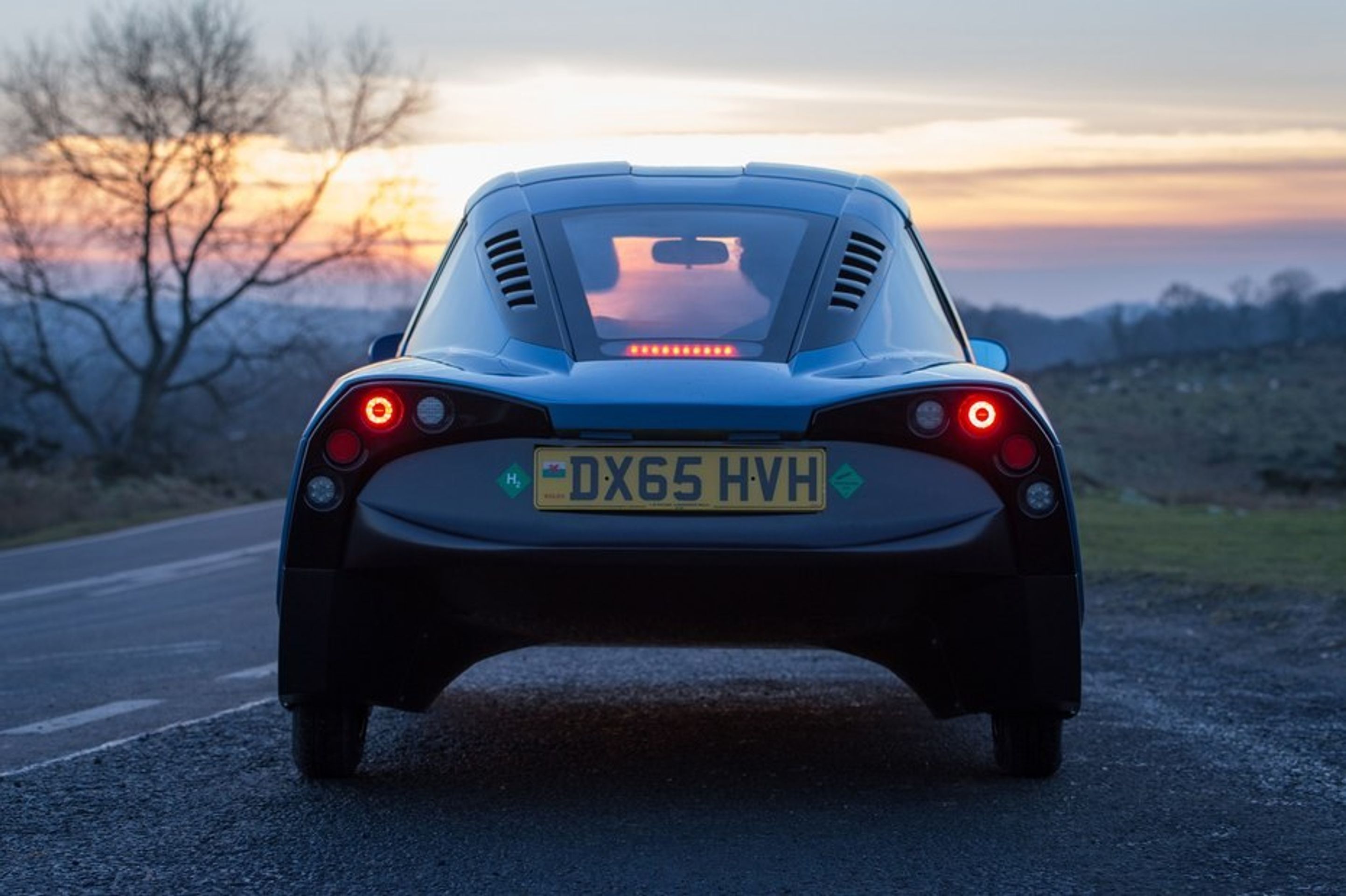 Nový automobil, který jezdí na vodík - 10 - GALERIE: Nový automobil, který jezdí na vodík (10/10)