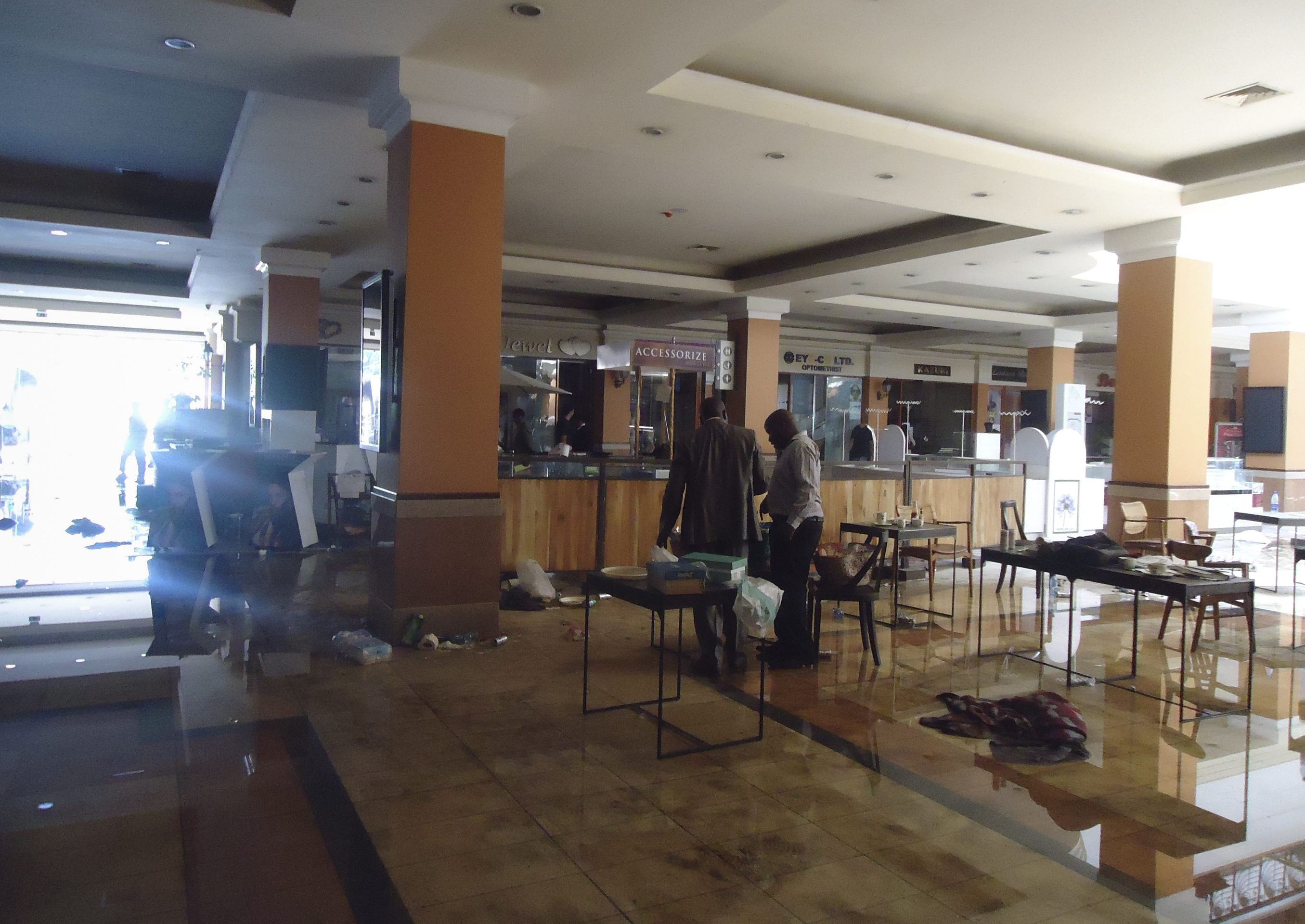 Takto vypadá obchodní centrum po útoku teroristů - 5 - Takto vypadá obchodní centrum po útoku teroristů (2/6)