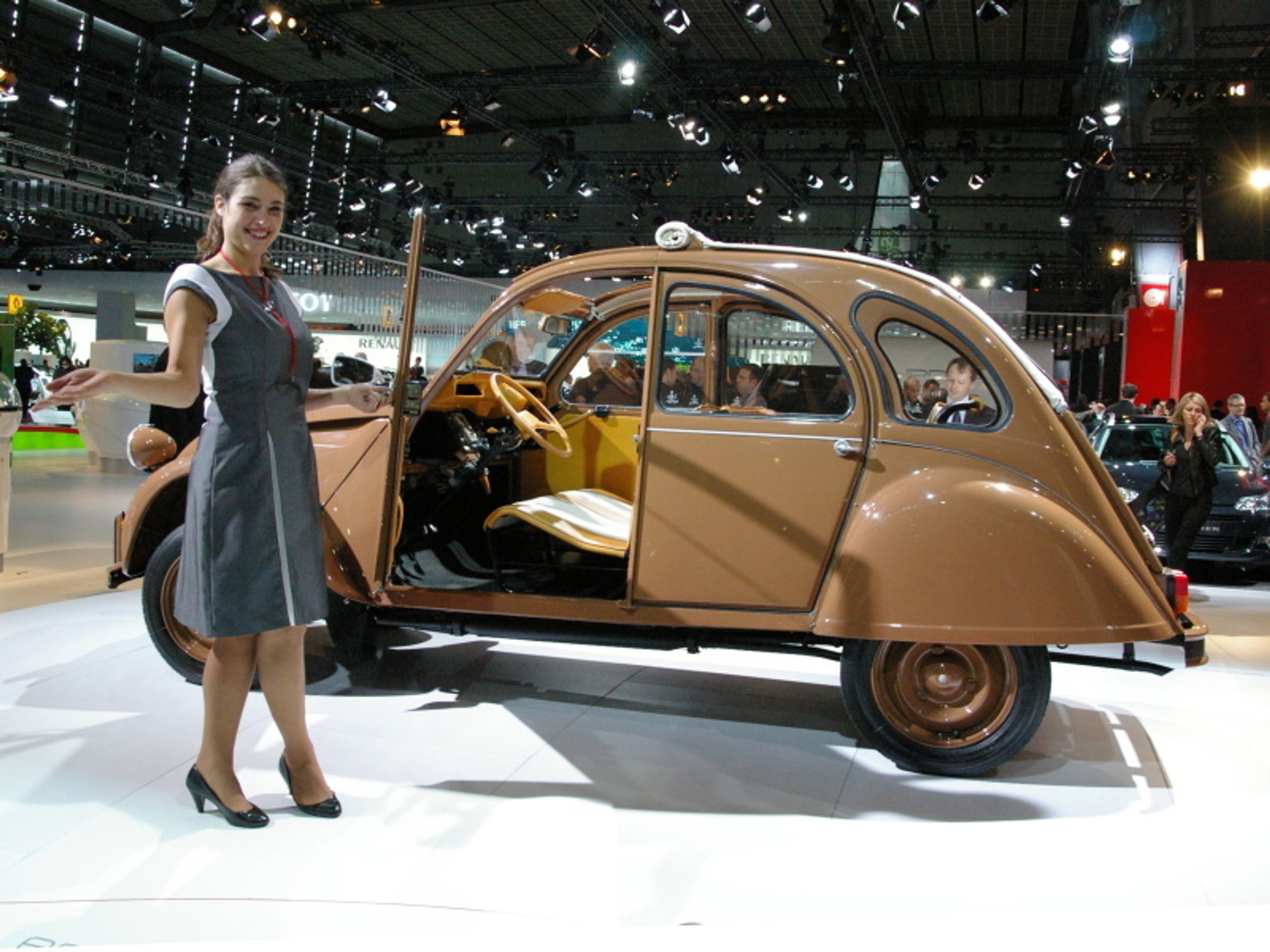 Renault 2CV Special Edition - GALERIE paříž sériovky (12/36)