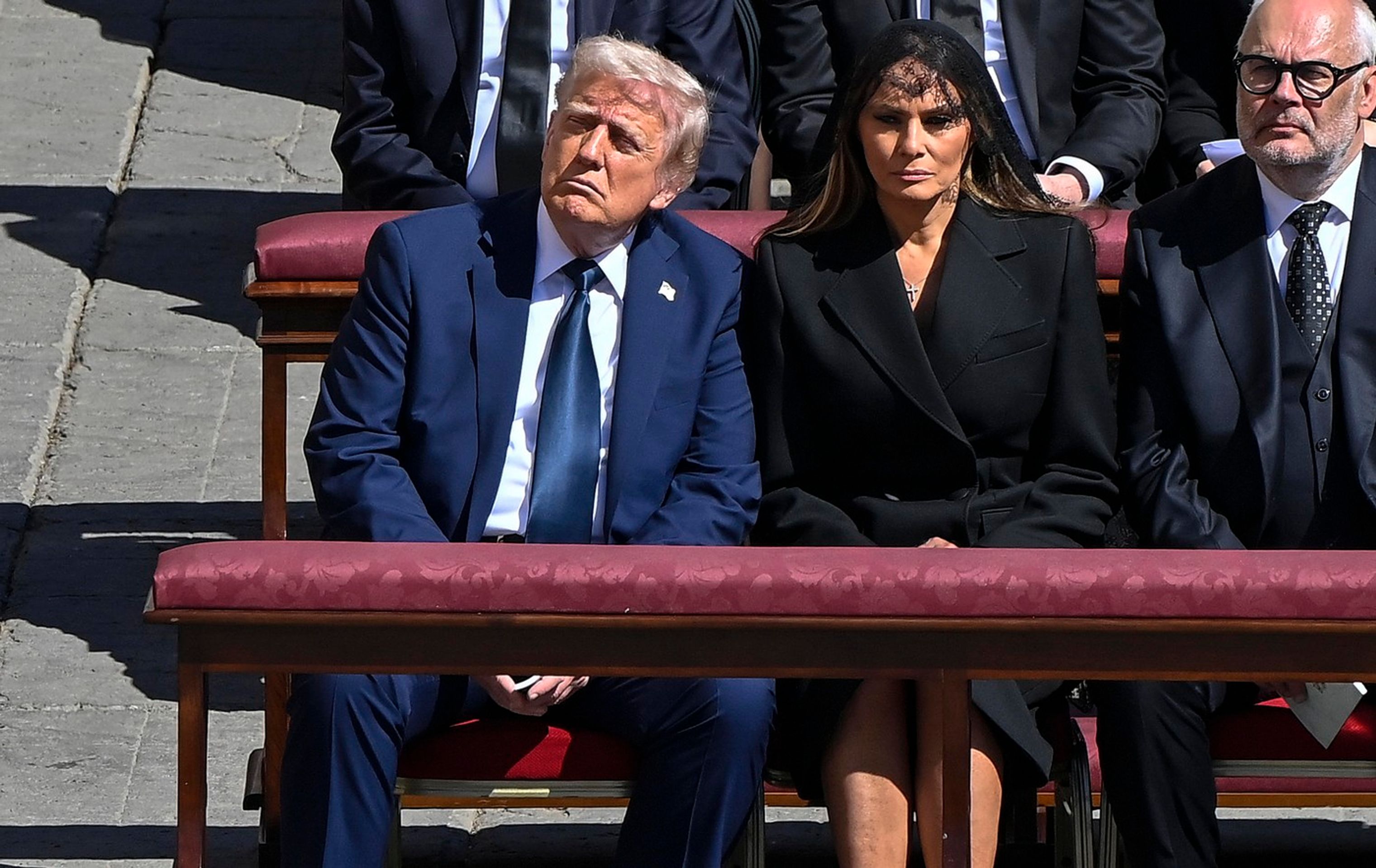 Donald a Melania Trumpovi - Trumpovi na pohřbu papeže Františka (1/3)