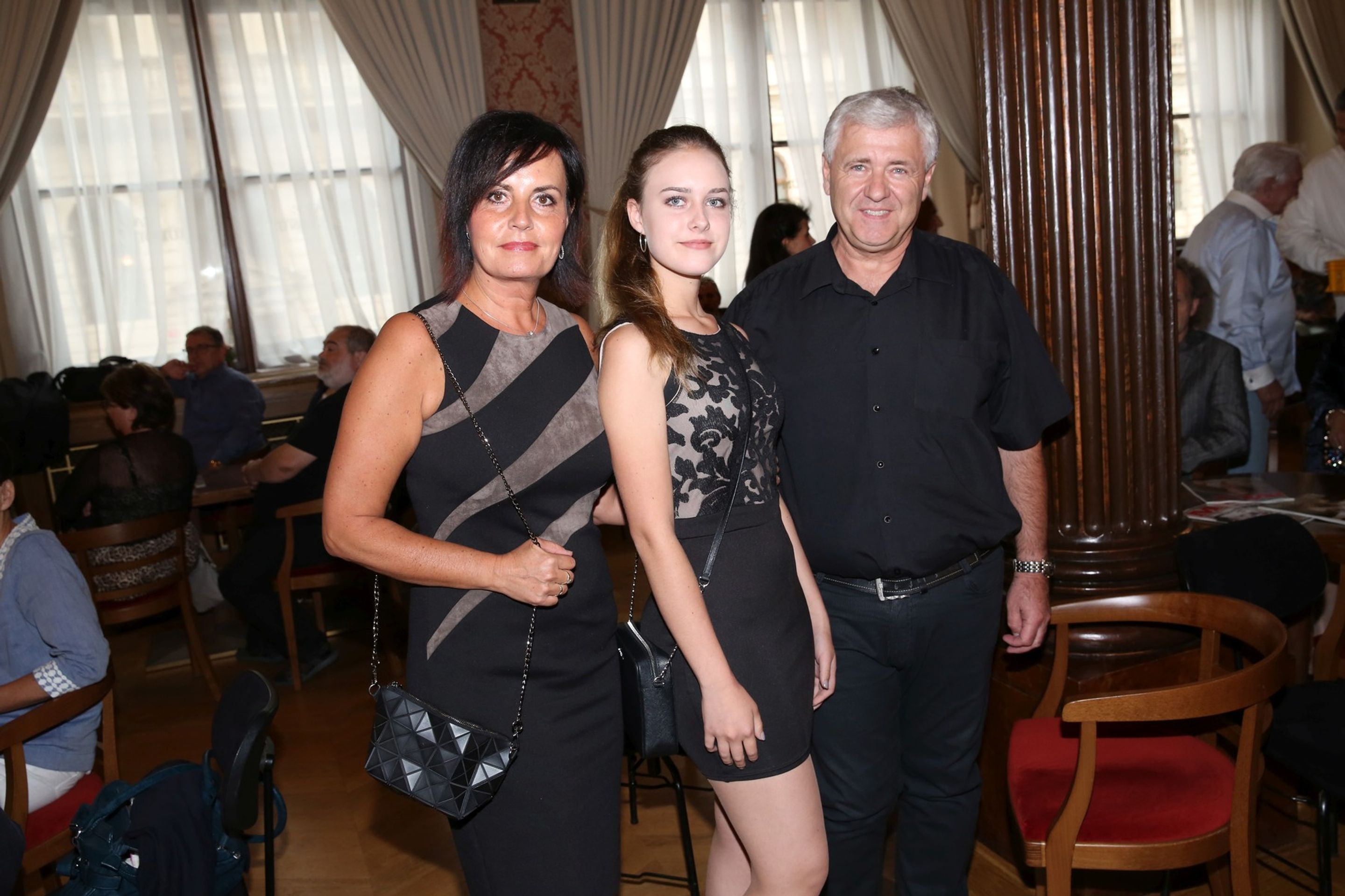 Eva a Vašek s dcerou, 12. 6. 2018  Oslava 80. narozenin Jiřího Krampola - Eva a Vašek (1/4)