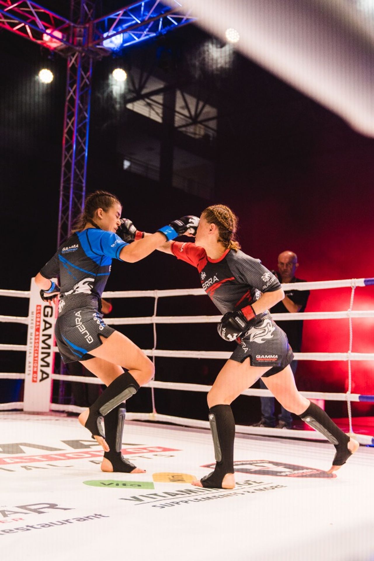 Veronika Zajícová během finálového utkání proti Zejně Krantičové - Veronika Zajícová - mistryně Evropy v MMA (8/13)