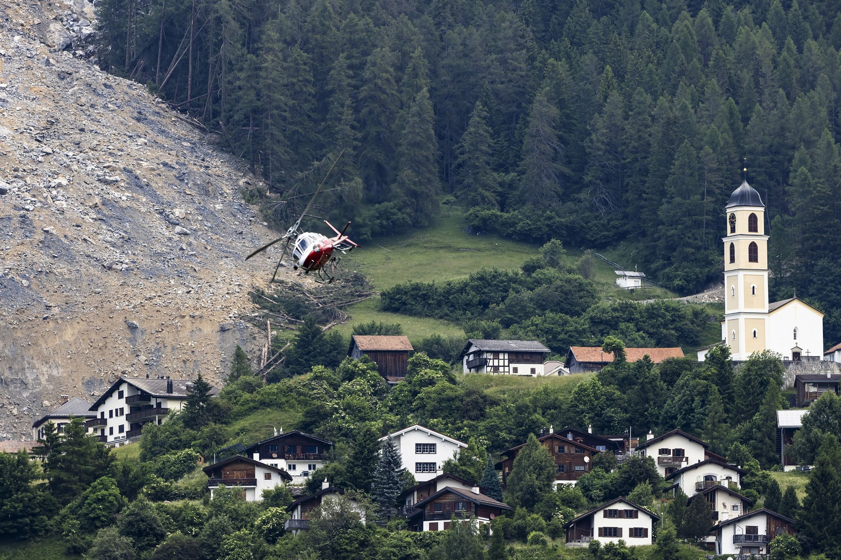 Švýcarská vesnice Brienz - Pád skalního masivu na vesnici Brienz (2/6)