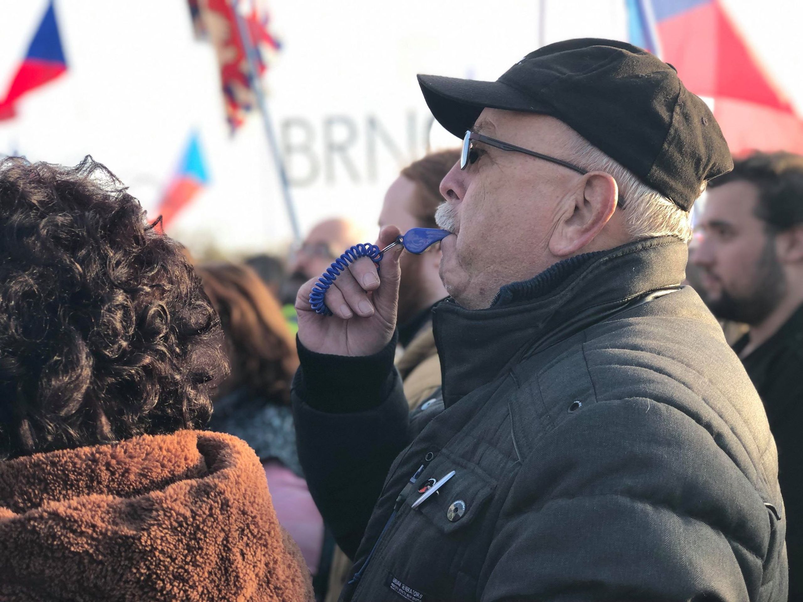 Na Letné protestuje přes 200 tisíc lidí - 2 - GALERIE: Demonstrace na Letné - 16. listopadu (13/14)