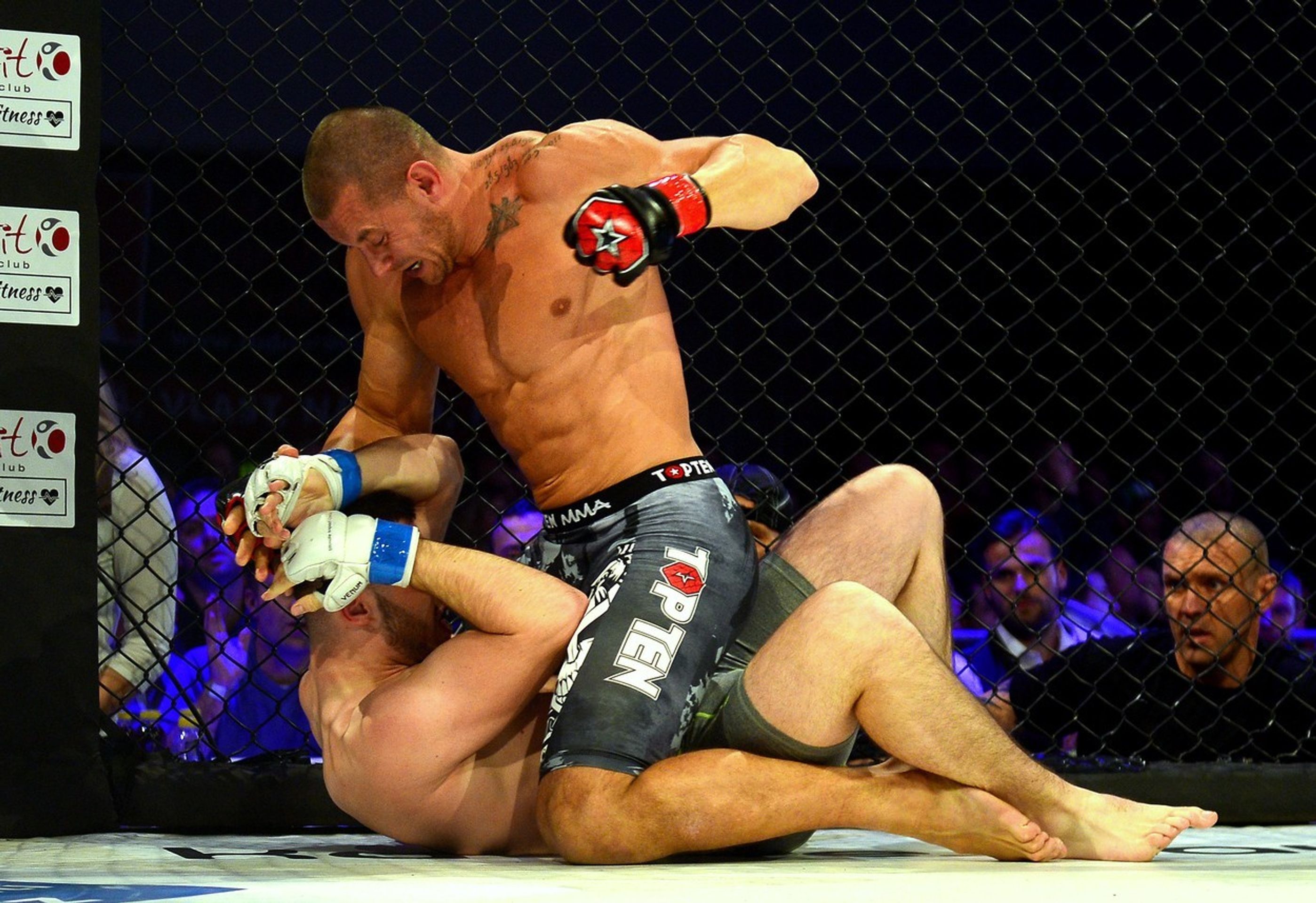 Miroslav Slepička z fotbalisty je vítěz v MMA - 2 - GALERIE: Miroslav Slepička z fotbalisty bojovníkem v kleci (1/6)